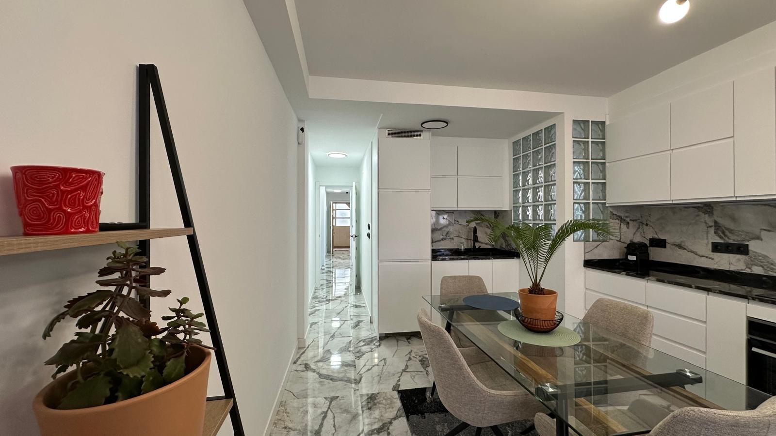 For sale - 3 Bedroom 1 Bathroom Apartment in Torrevieja - Playa Del Cura  - Alicante