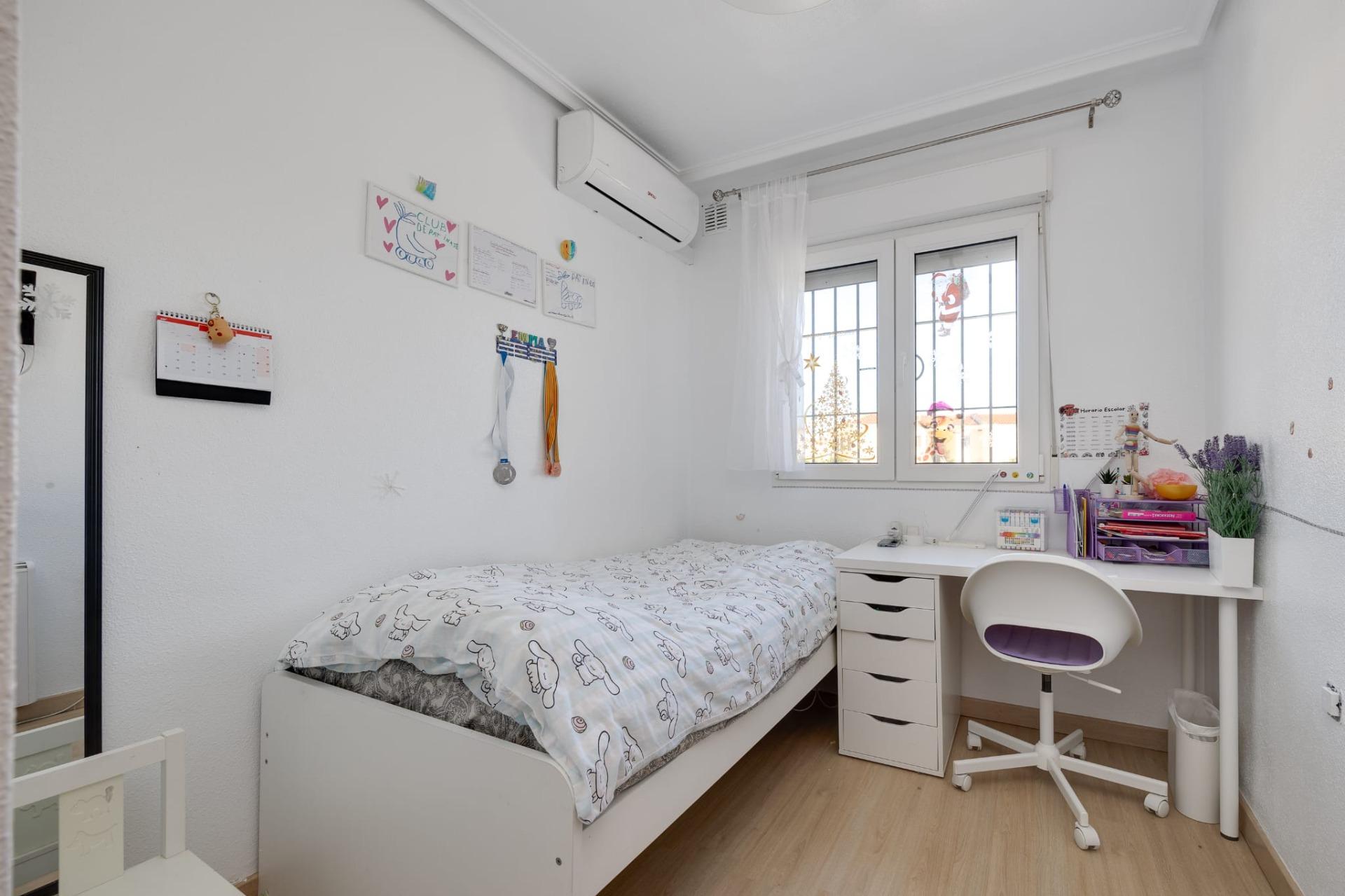 For sale - 3 Bedroom 1 Bathroom Town House in Torrevieja - aguas nuevas  - Alicante