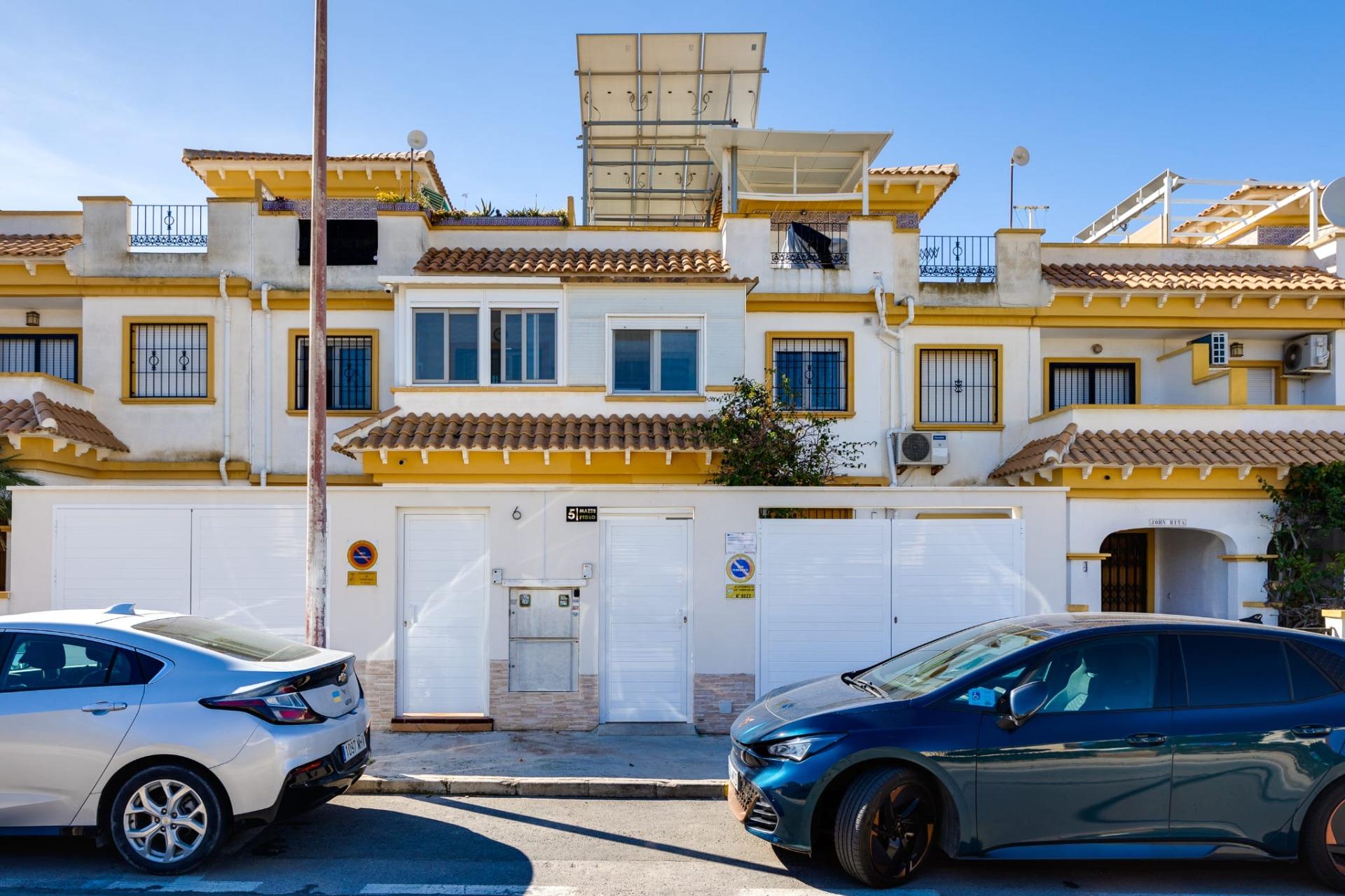 For sale - 3 Bedroom 1 Bathroom Town House in Torrevieja - aguas nuevas  - Alicante