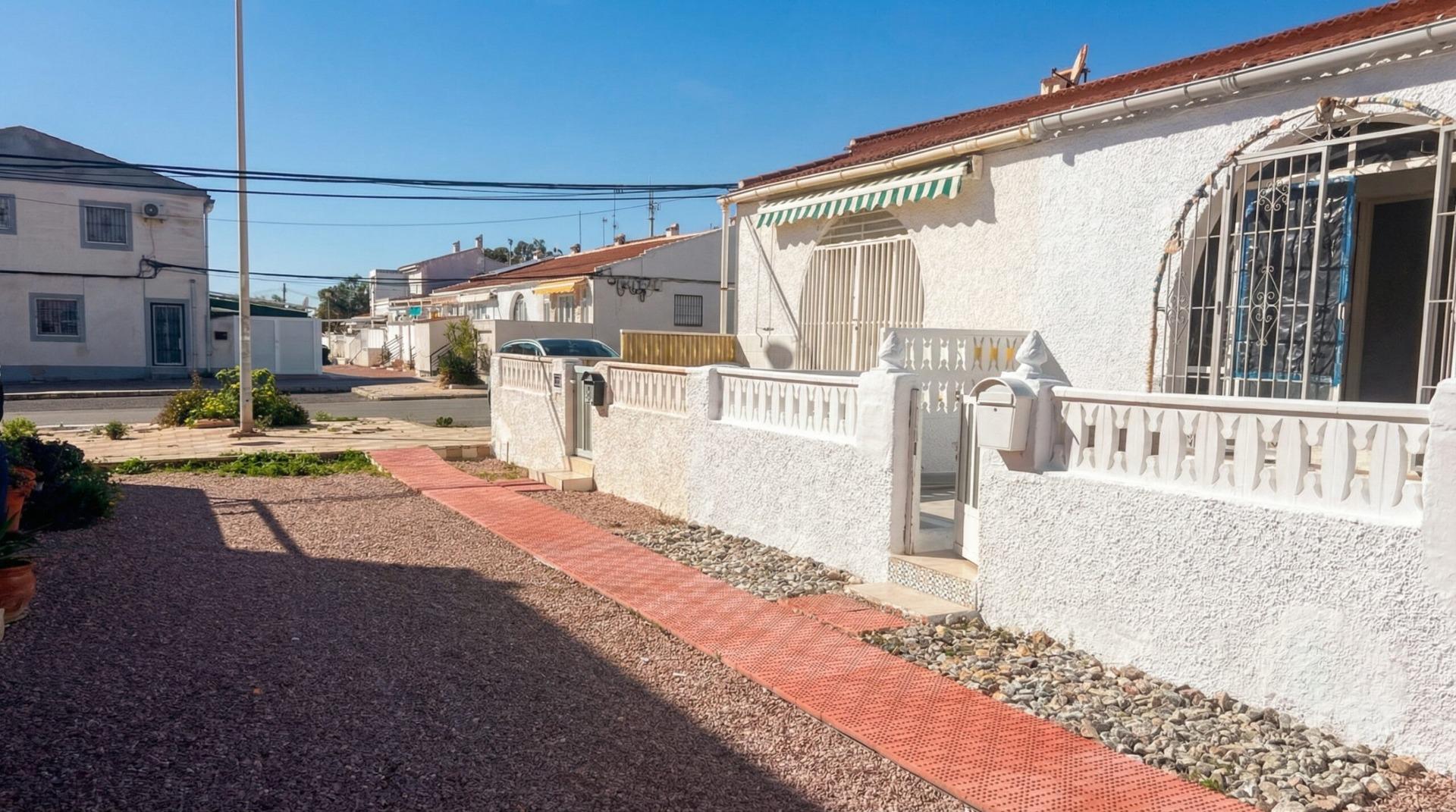 For sale - 2 Bedroom 1 Bathroom Bungalow in Torrevieja - La Siesta - El Salado - Torreta  - Alicante