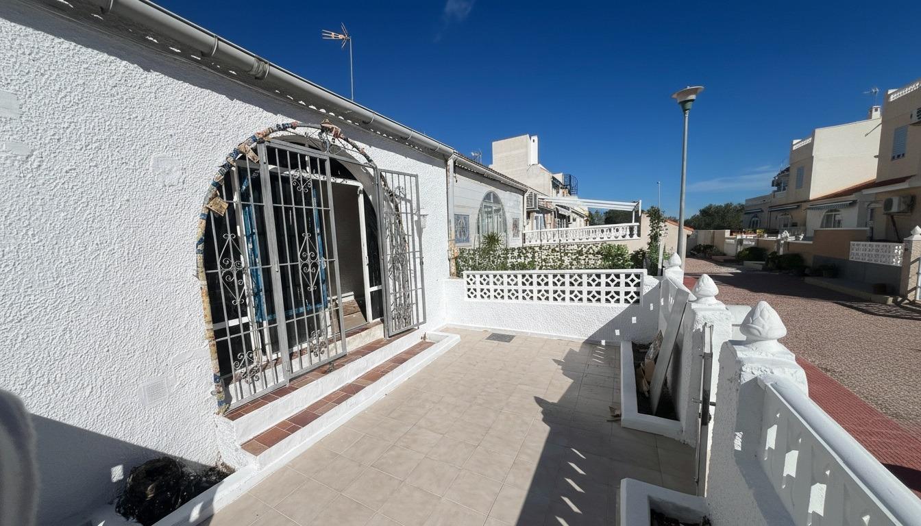 For sale - 2 Bedroom 1 Bathroom Bungalow in Torrevieja - La Siesta - El Salado - Torreta  - Alicante