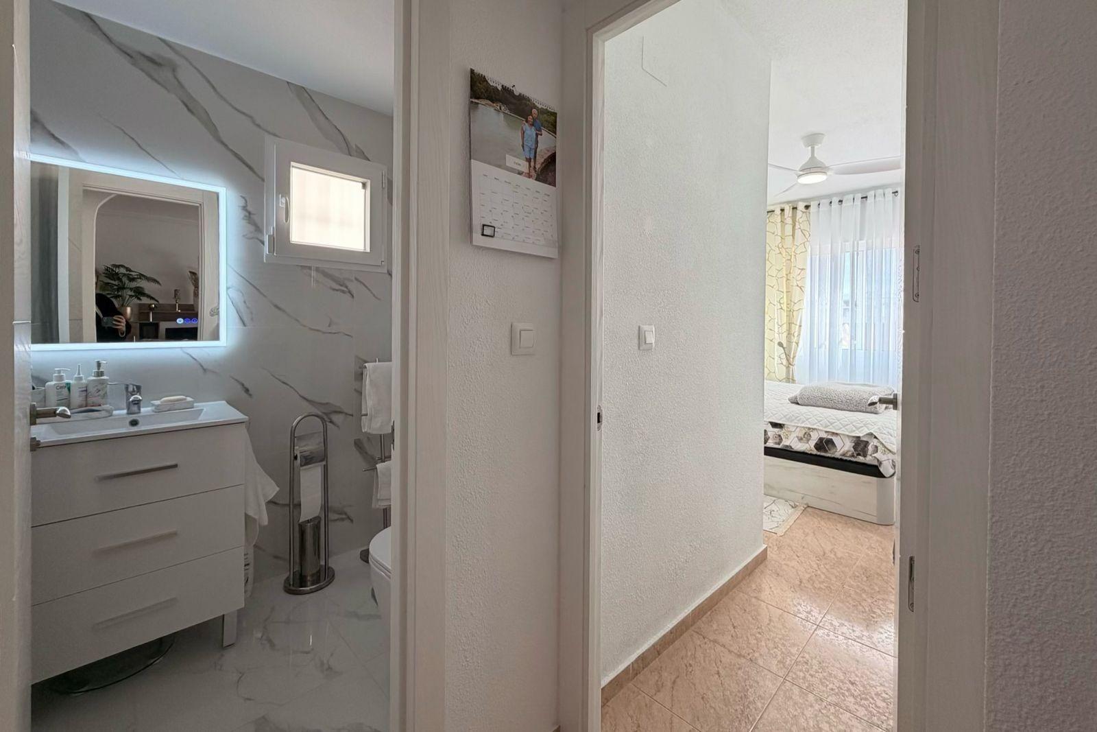 For sale - 2 Bedroom 1 Bathroom Apartment in Torrevieja - Nueva Torrevieja  - Alicante