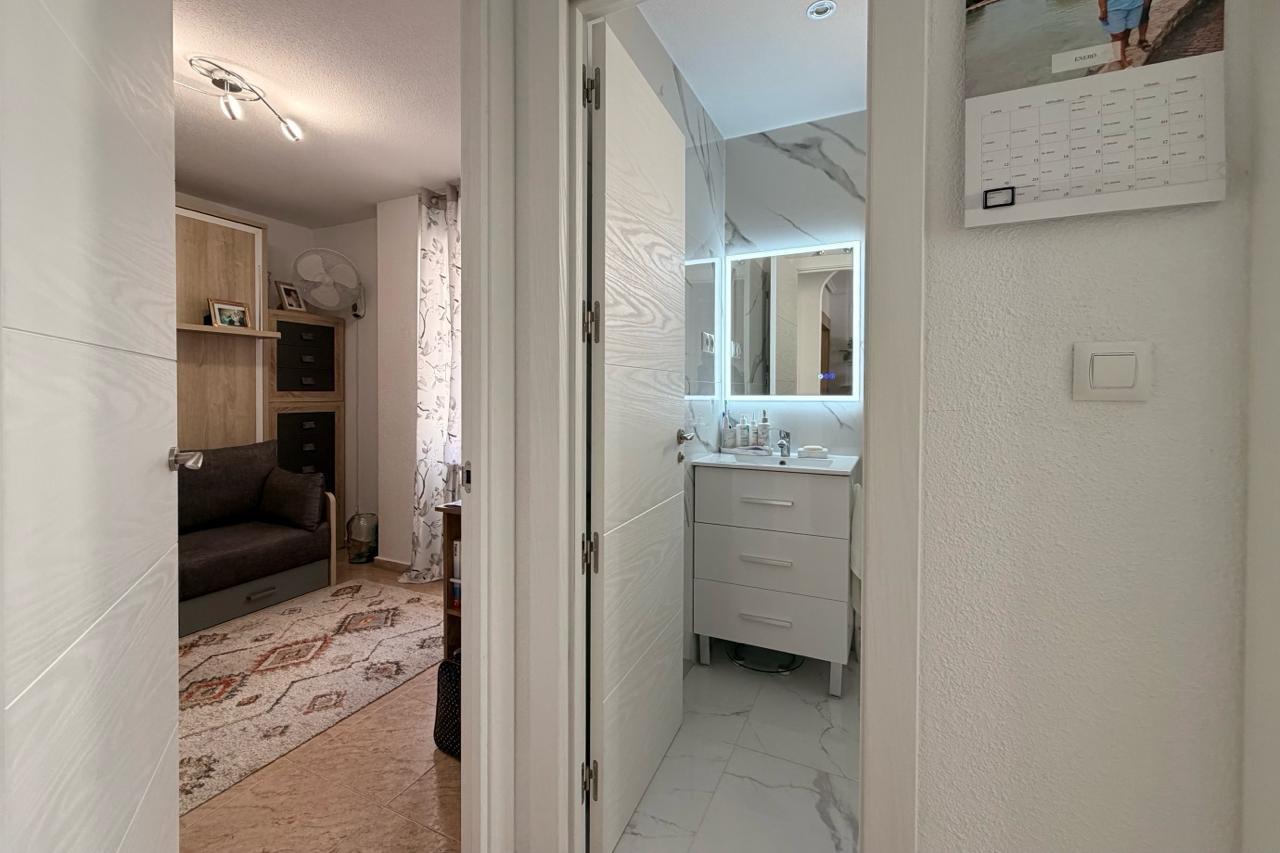 For sale - 2 Bedroom 1 Bathroom Apartment in Torrevieja - Nueva Torrevieja  - Alicante