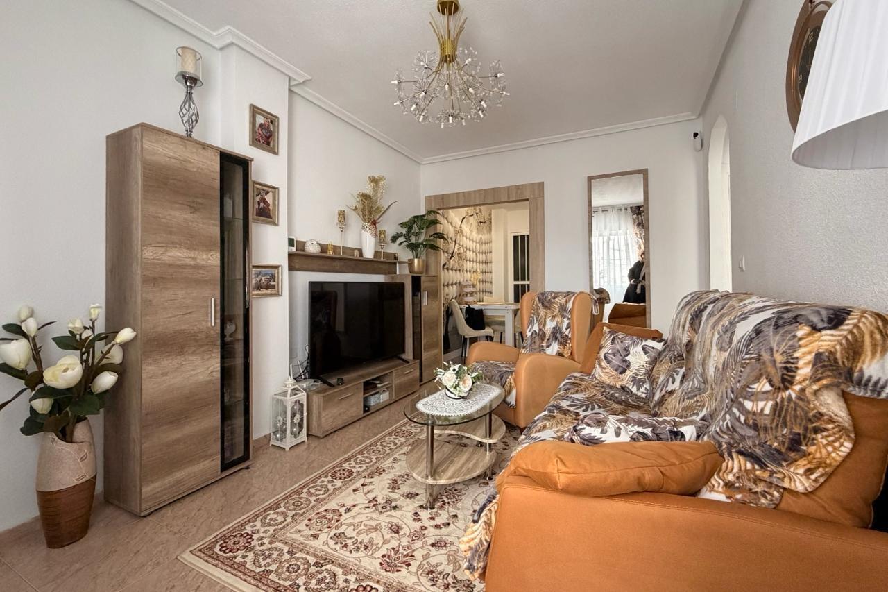 For sale - 2 Bedroom 1 Bathroom Apartment in Torrevieja - Nueva Torrevieja  - Alicante