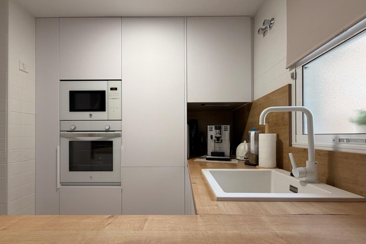 For sale - 3 Bedroom 2 Bathroom Apartment in Torrevieja - Centro  - Alicante