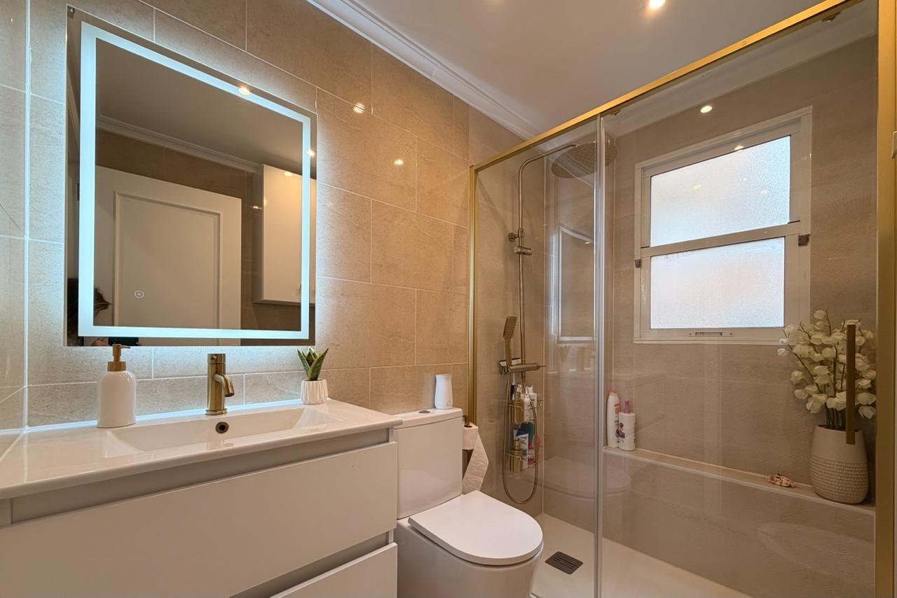 For sale - 3 Bedroom 2 Bathroom Apartment in Torrevieja - Centro  - Alicante