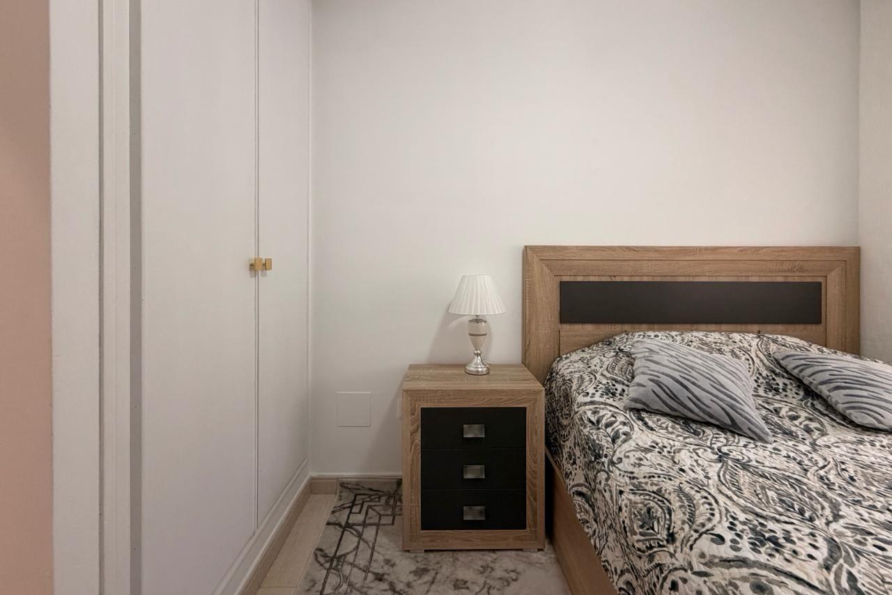 For sale - 3 Bedroom 2 Bathroom Apartment in Torrevieja - Centro  - Alicante