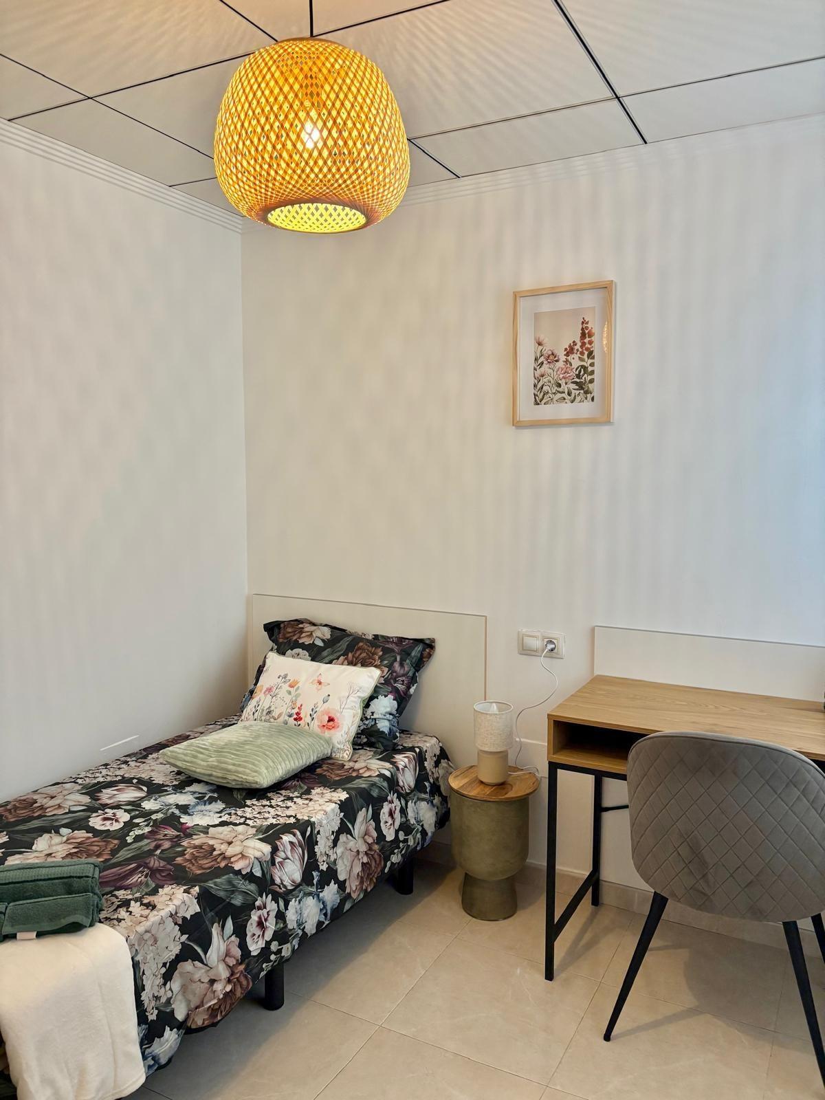 For sale - 3 Bedroom 1 Bathroom Apartment in Torrevieja - Torrevieja  - Alicante