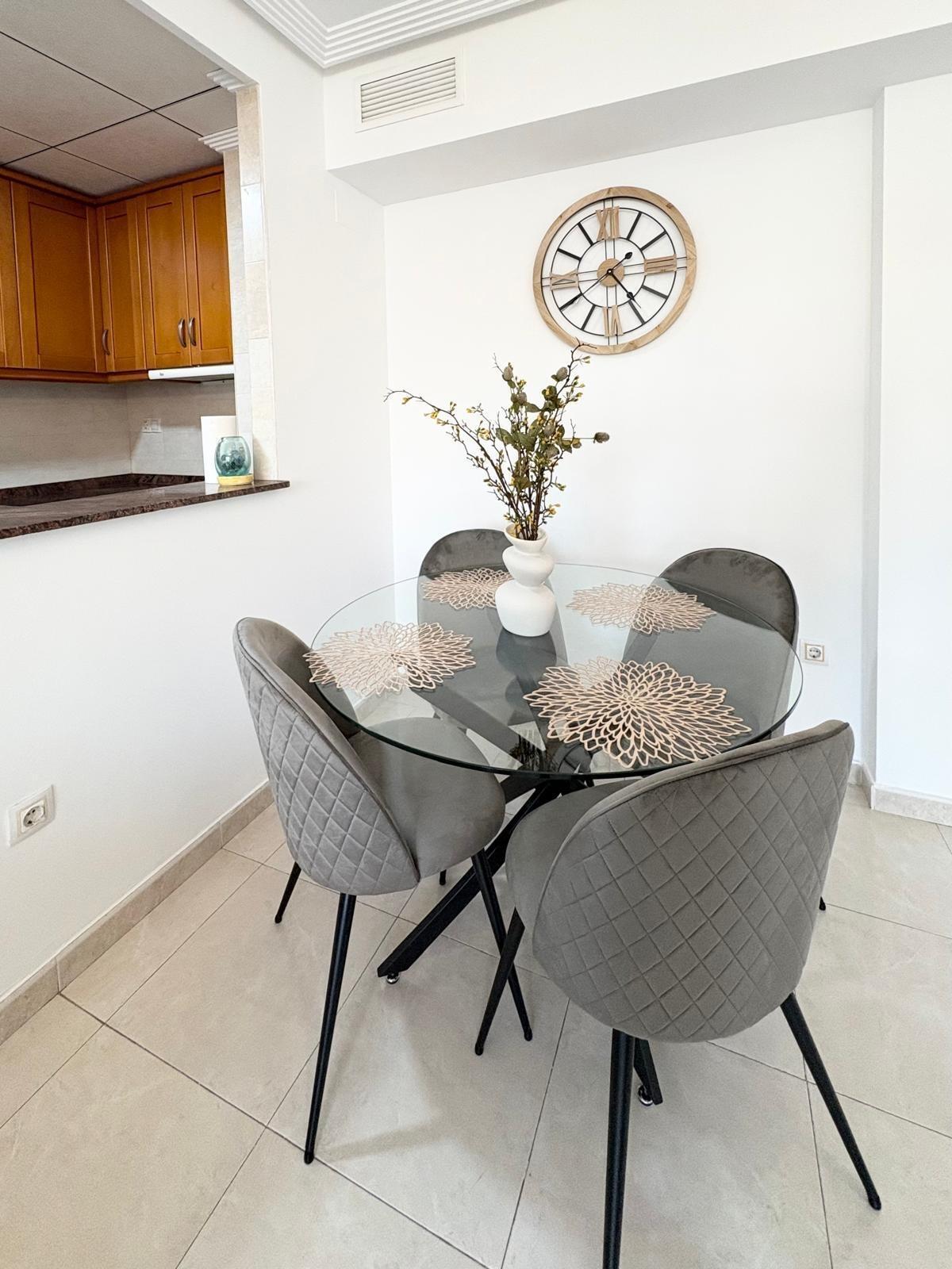 For sale - 3 Bedroom 1 Bathroom Apartment in Torrevieja - Torrevieja  - Alicante
