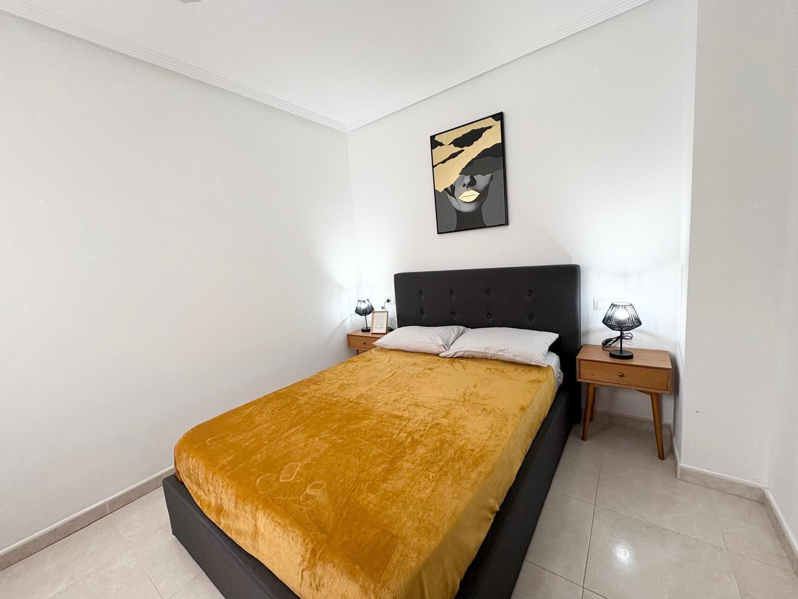 For sale - 3 Bedroom 1 Bathroom Apartment in Torrevieja - Torrevieja  - Alicante