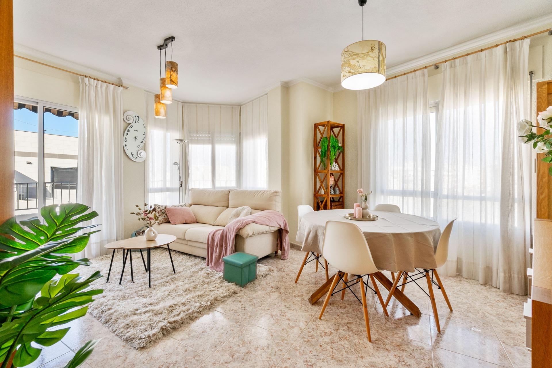 For sale - 3 Bedroom 2 Bathroom Apartment in Torrevieja - Torrevieja  - Alicante