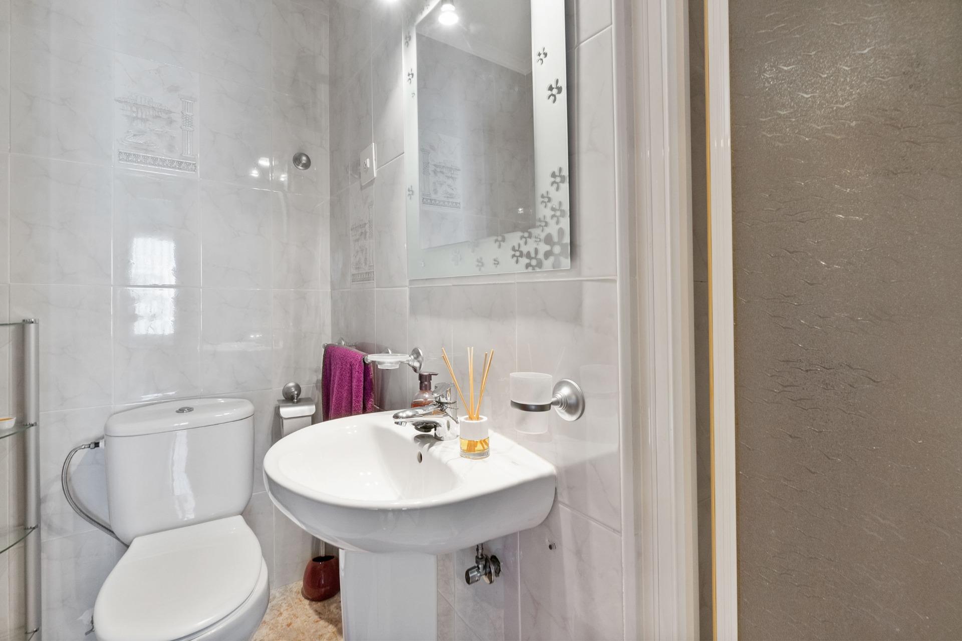 For sale - 3 Bedroom 2 Bathroom Apartment in Torrevieja - Torrevieja  - Alicante