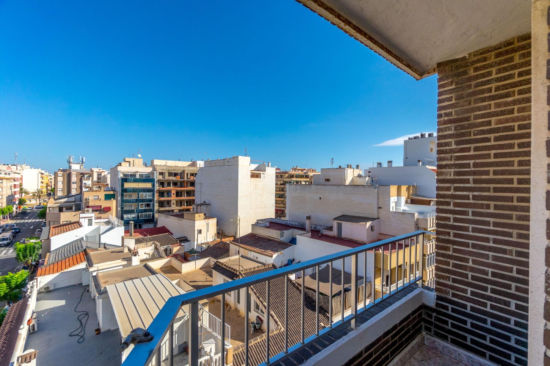 For sale - 3 Bedroom 2 Bathroom Apartment in Torrevieja - Torrevieja  - Alicante
