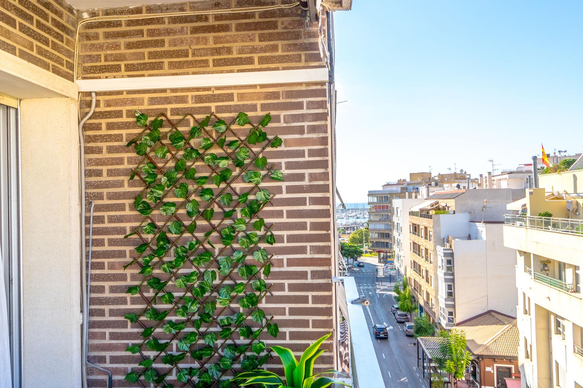 For sale - 3 Bedroom 2 Bathroom Apartment in Torrevieja - Torrevieja  - Alicante