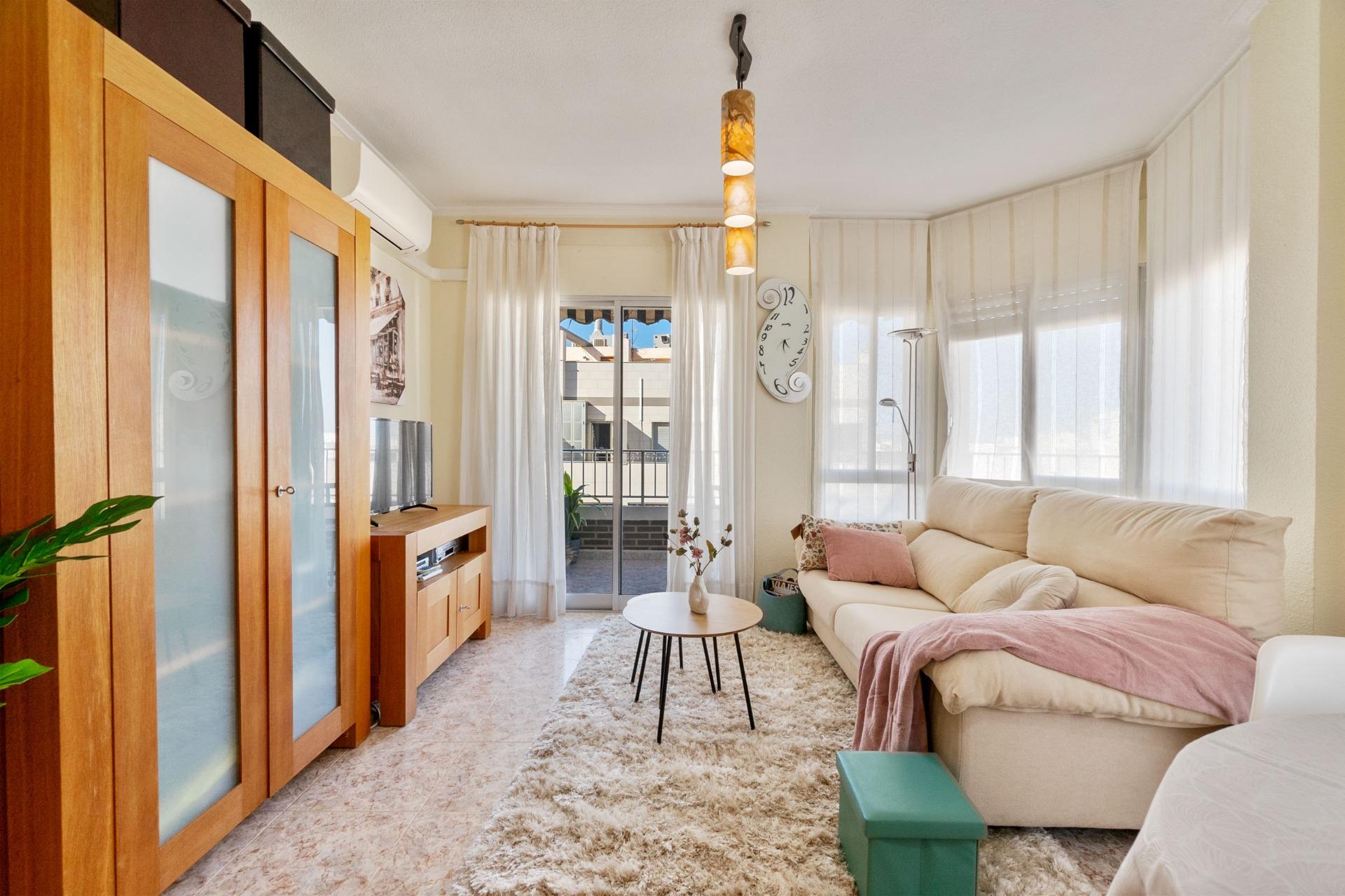 For sale - 3 Bedroom 2 Bathroom Apartment in Torrevieja - Torrevieja  - Alicante