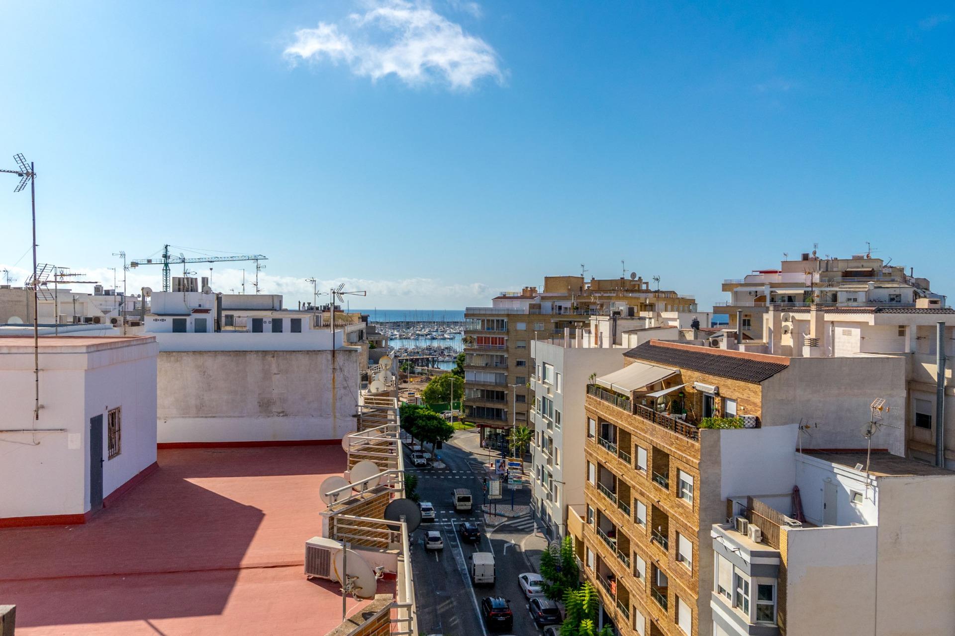 For sale - 3 Bedroom 2 Bathroom Apartment in Torrevieja - Torrevieja  - Alicante