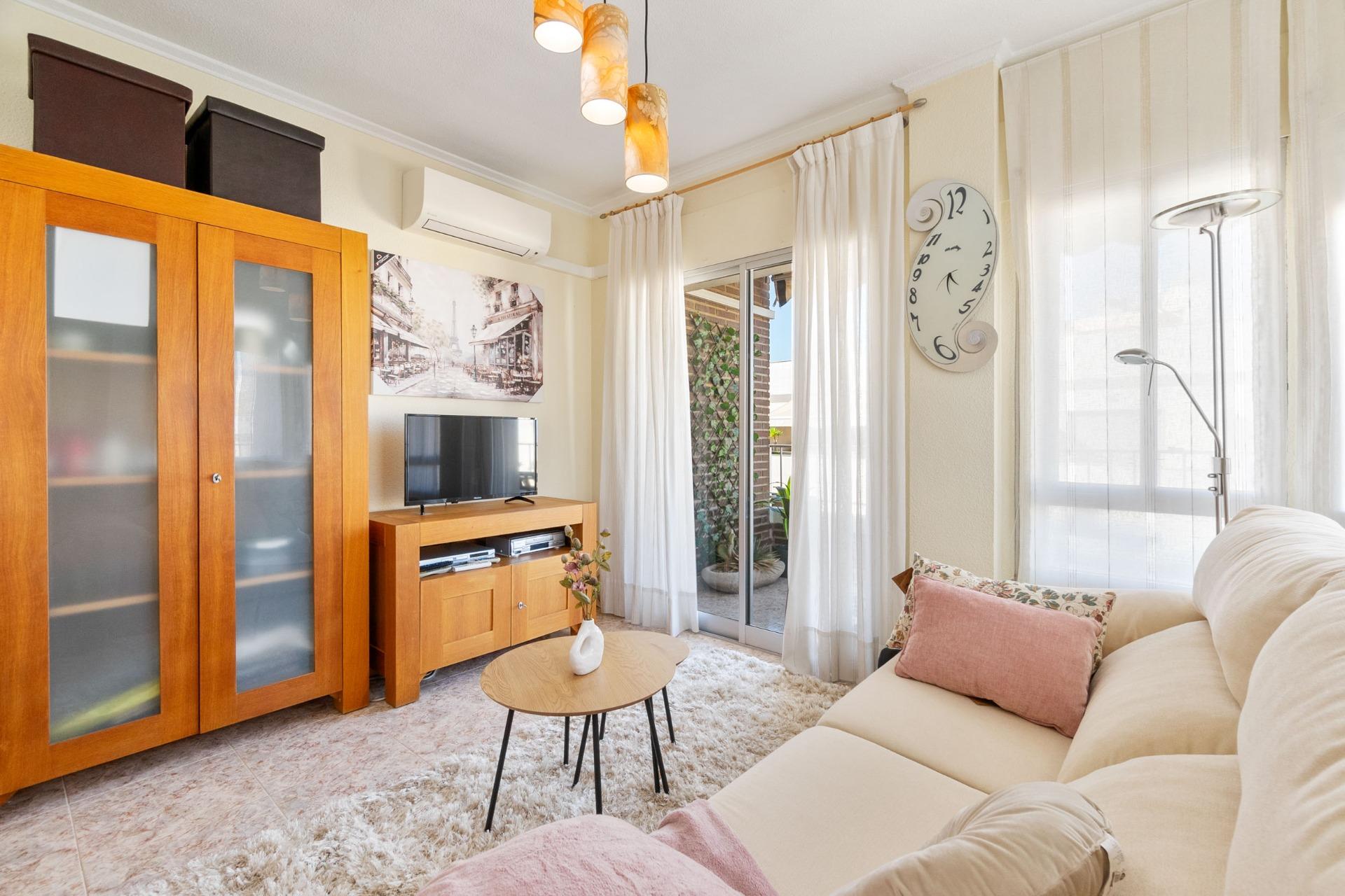 For sale - 3 Bedroom 2 Bathroom Apartment in Torrevieja - Torrevieja  - Alicante