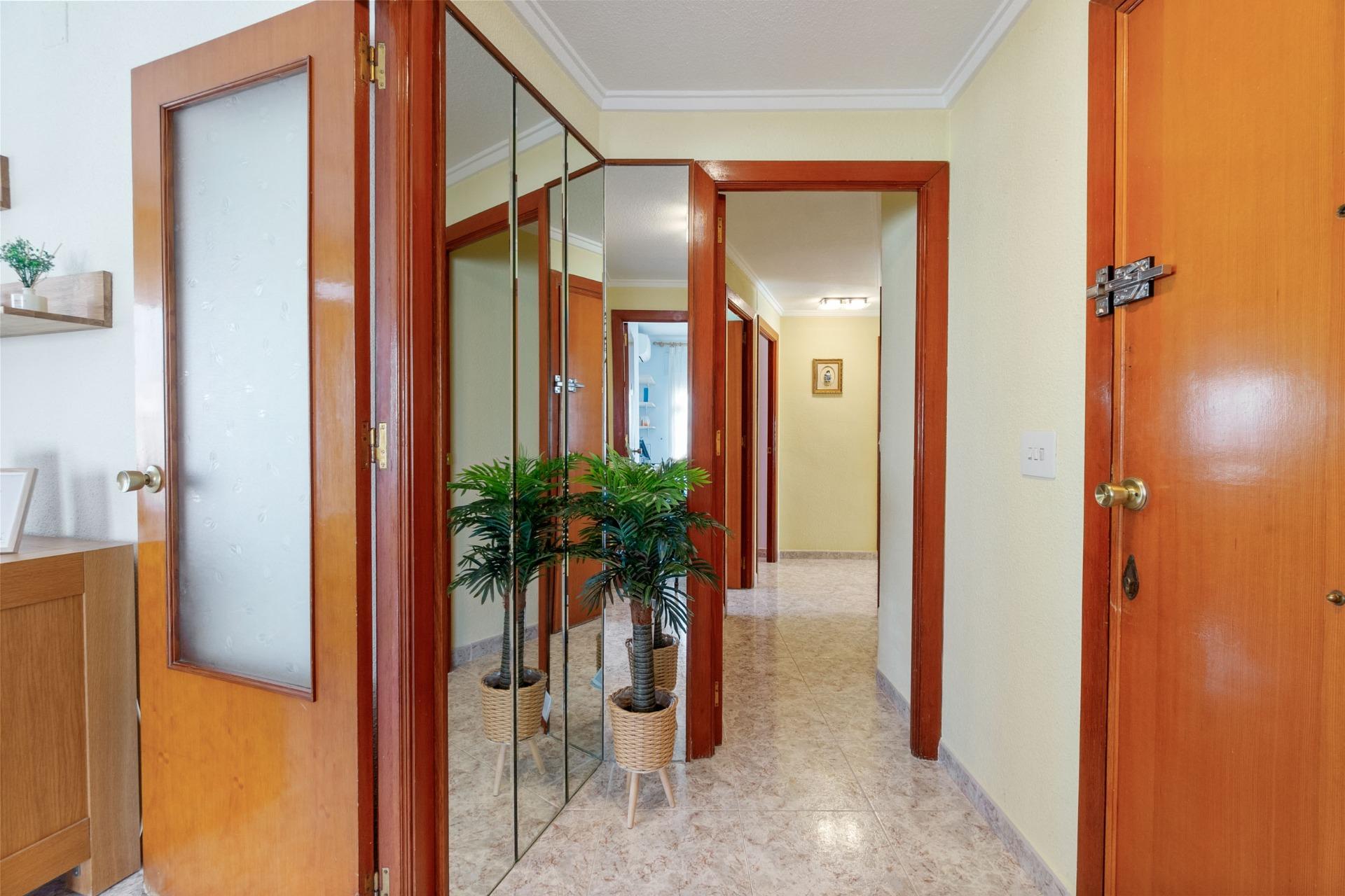 For sale - 3 Bedroom 2 Bathroom Apartment in Torrevieja - Torrevieja  - Alicante