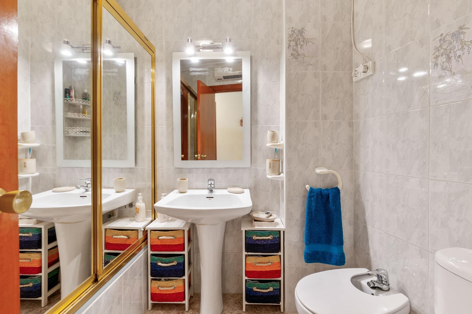 For sale - 3 Bedroom 2 Bathroom Apartment in Torrevieja - Torrevieja  - Alicante