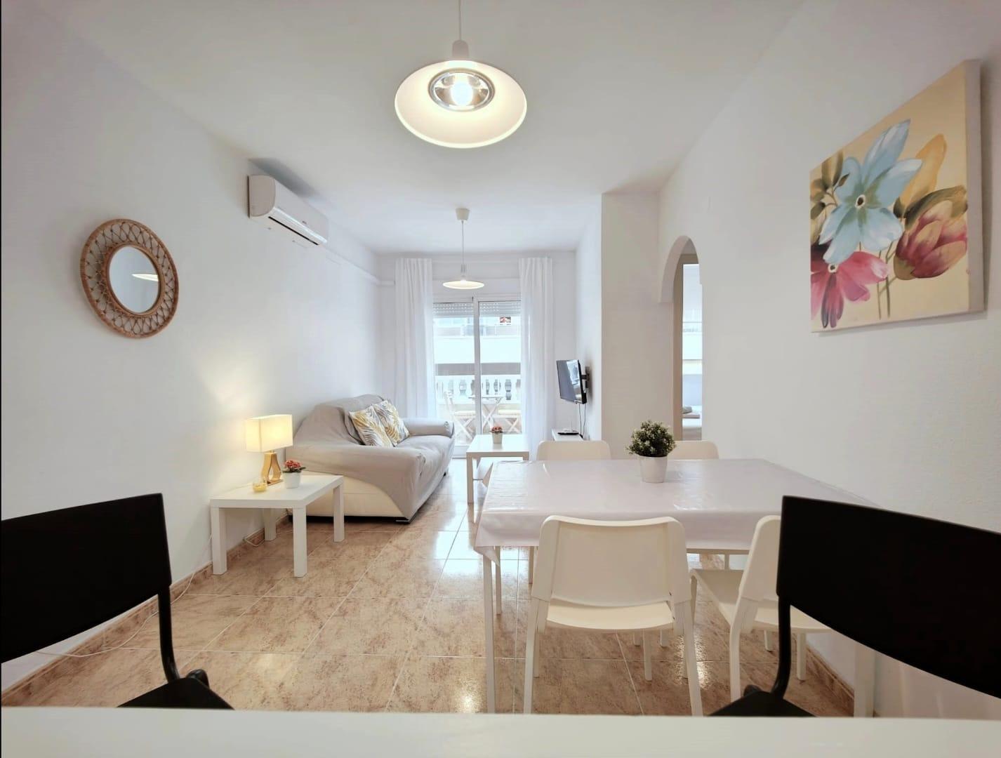 For sale - 2 Bedroom 1 Bathroom Apartment in Torrevieja - Estacion De Autobuses  - Alicante