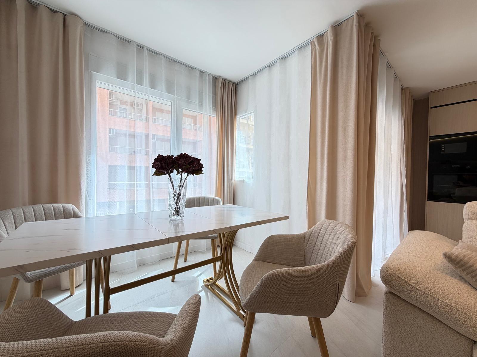 For sale - 4 Bedroom 2 Bathroom Apartment in Torrevieja - Playa Del Cura  - Alicante