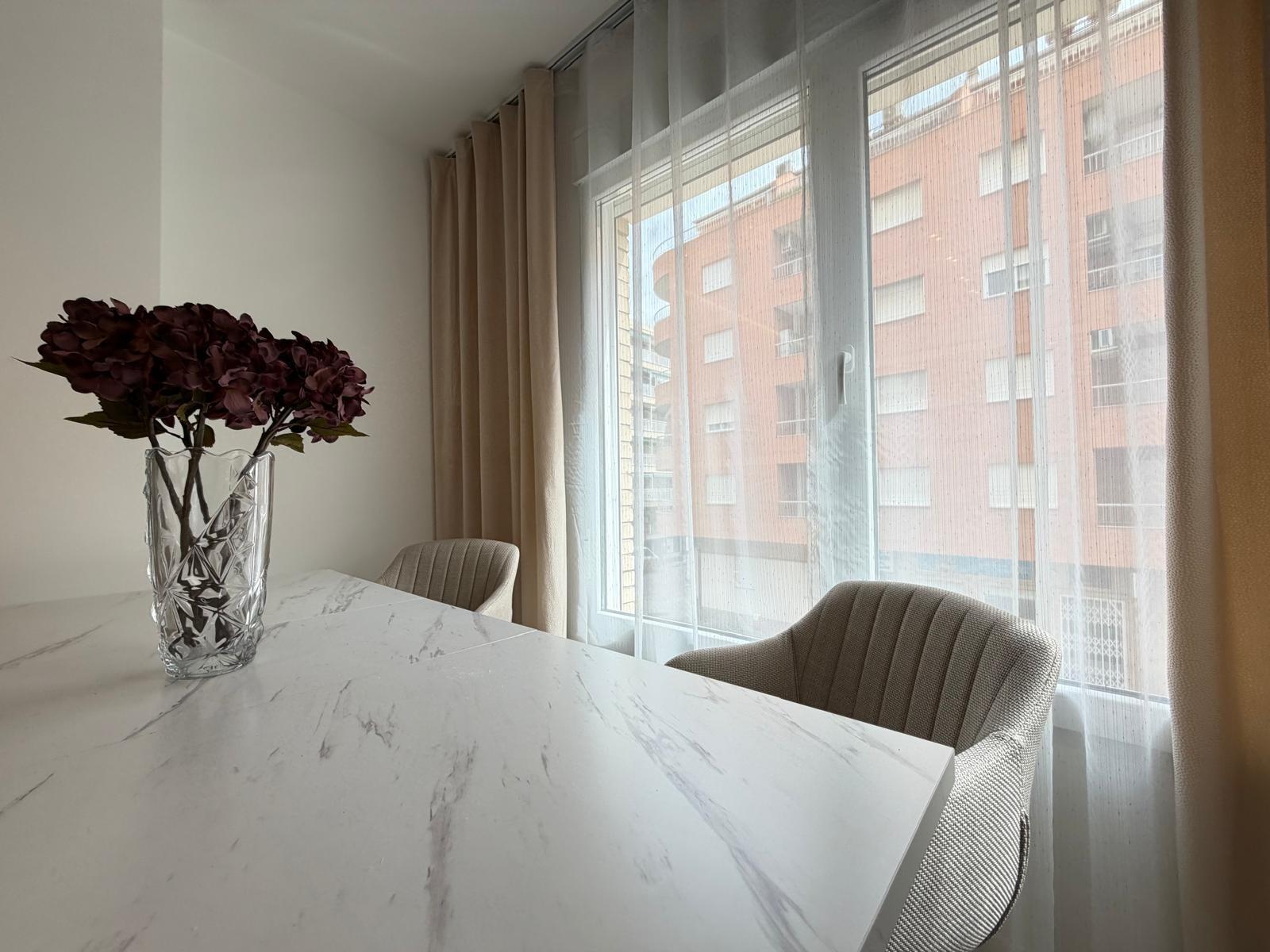 For sale - 4 Bedroom 2 Bathroom Apartment in Torrevieja - Playa Del Cura  - Alicante