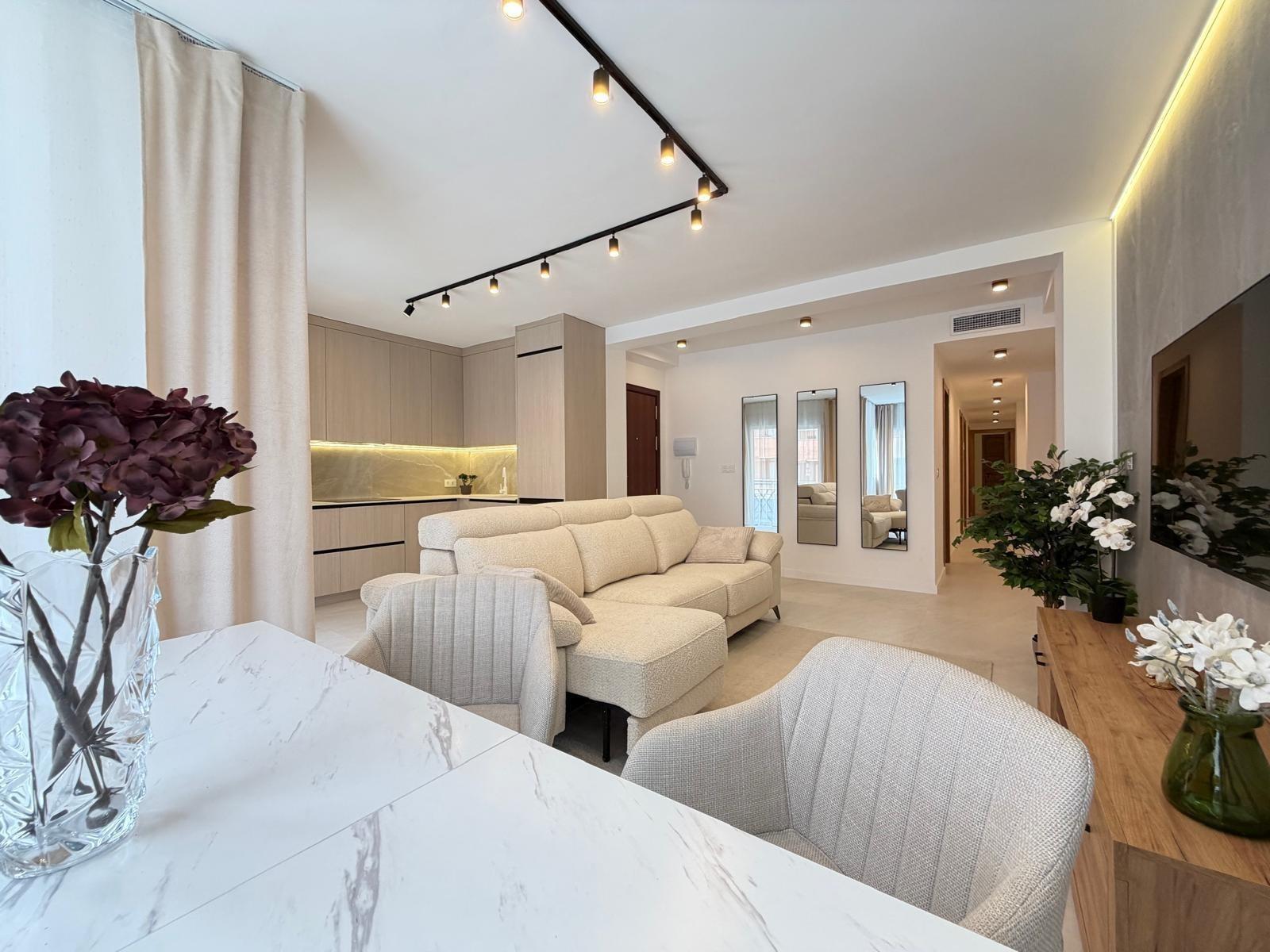 For sale - 4 Bedroom 2 Bathroom Apartment in Torrevieja - Playa Del Cura  - Alicante