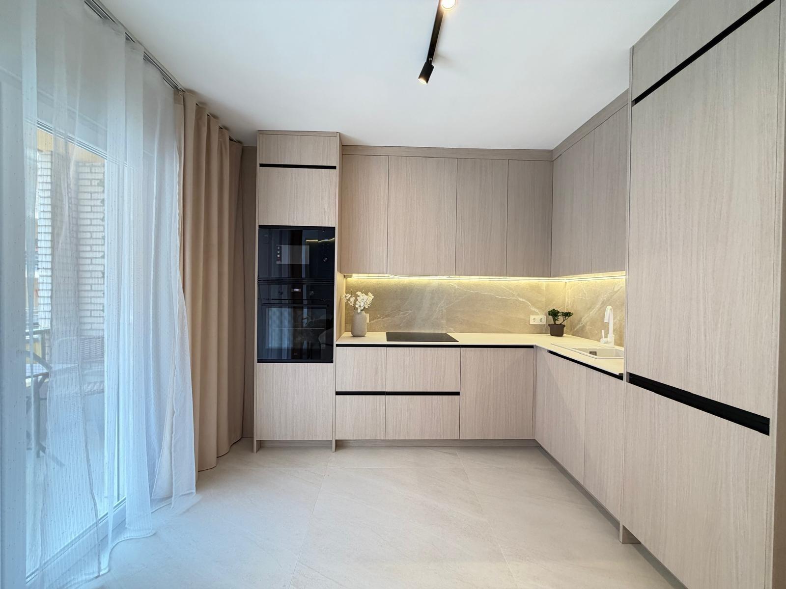 For sale - 4 Bedroom 2 Bathroom Apartment in Torrevieja - Playa Del Cura  - Alicante