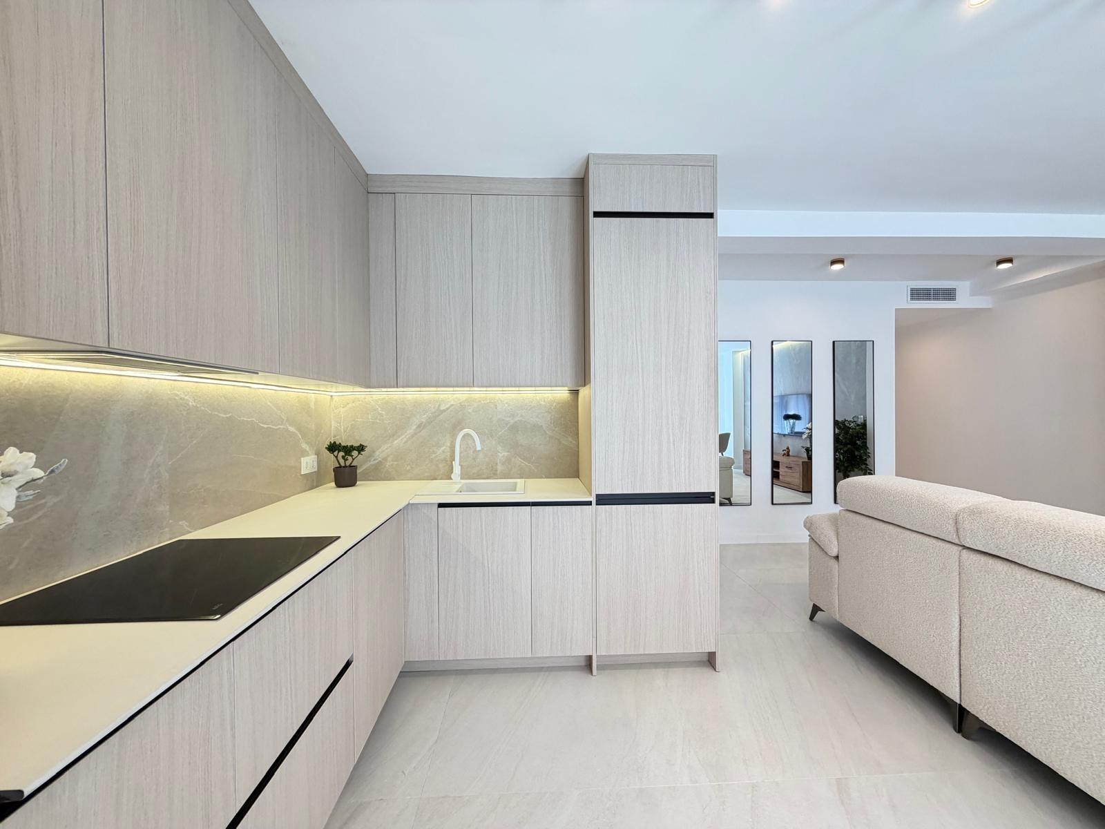 For sale - 4 Bedroom 2 Bathroom Apartment in Torrevieja - Playa Del Cura  - Alicante