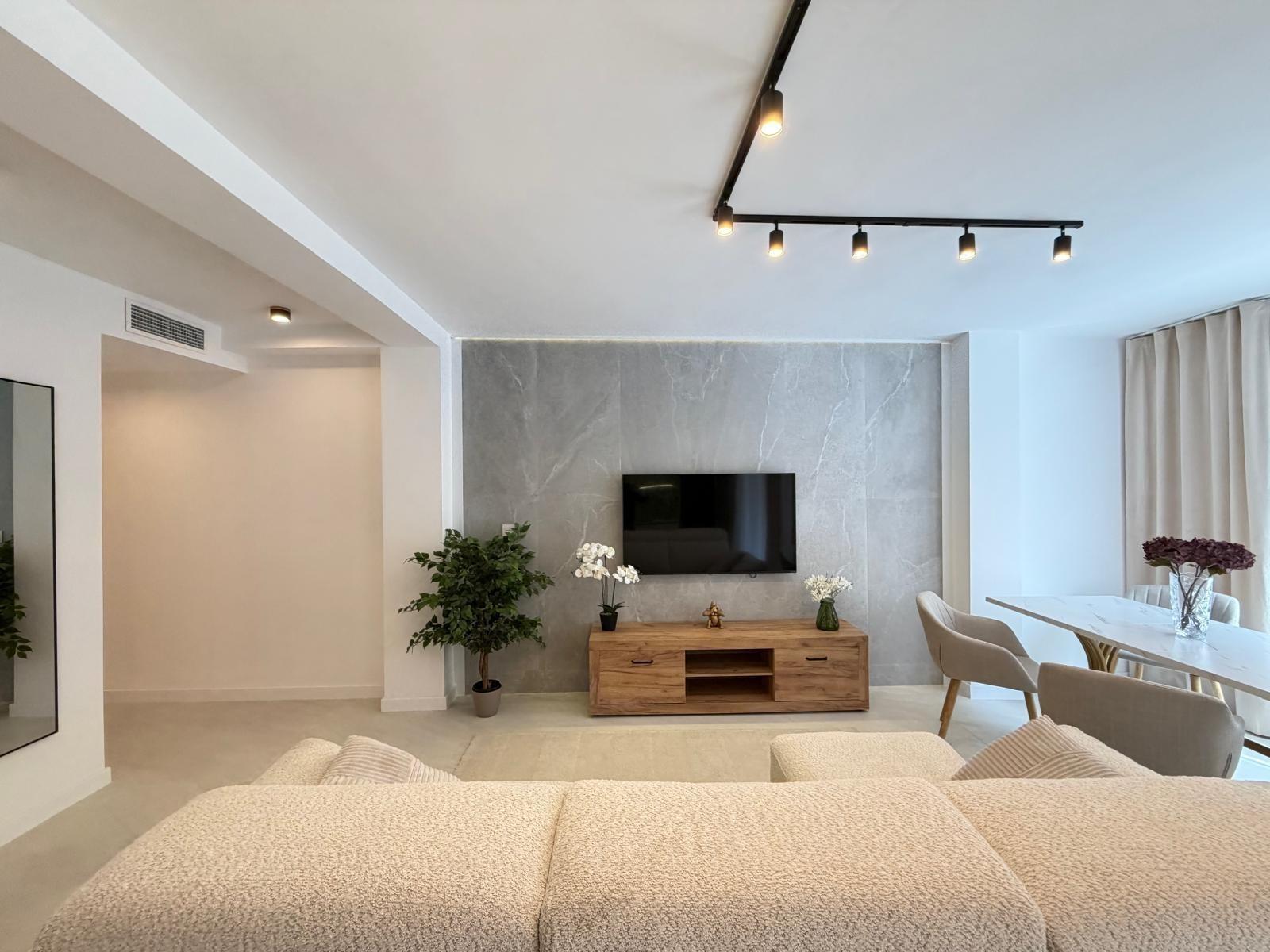 For sale - 4 Bedroom 2 Bathroom Apartment in Torrevieja - Playa Del Cura  - Alicante