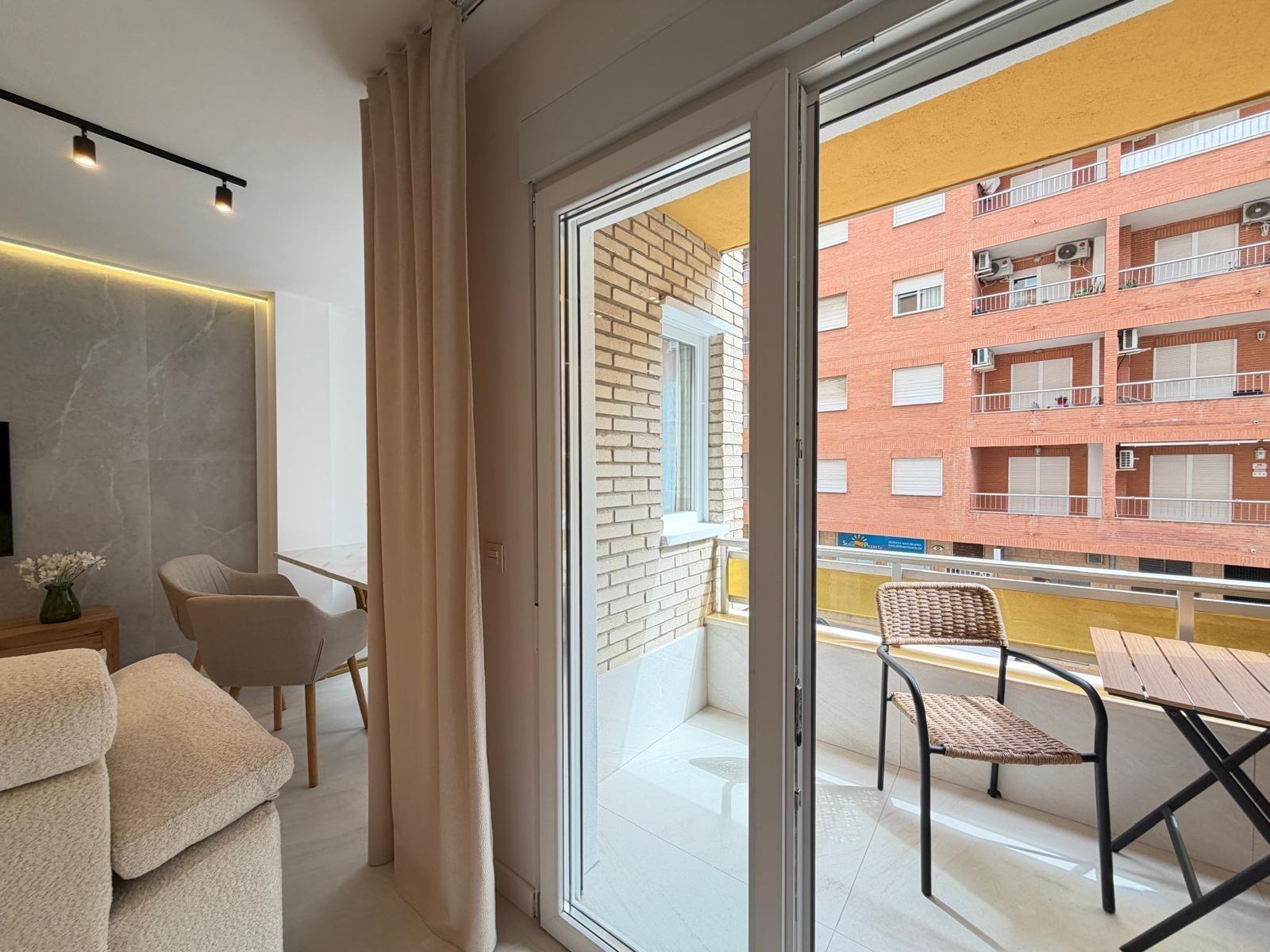 For sale - 4 Bedroom 2 Bathroom Apartment in Torrevieja - Playa Del Cura  - Alicante