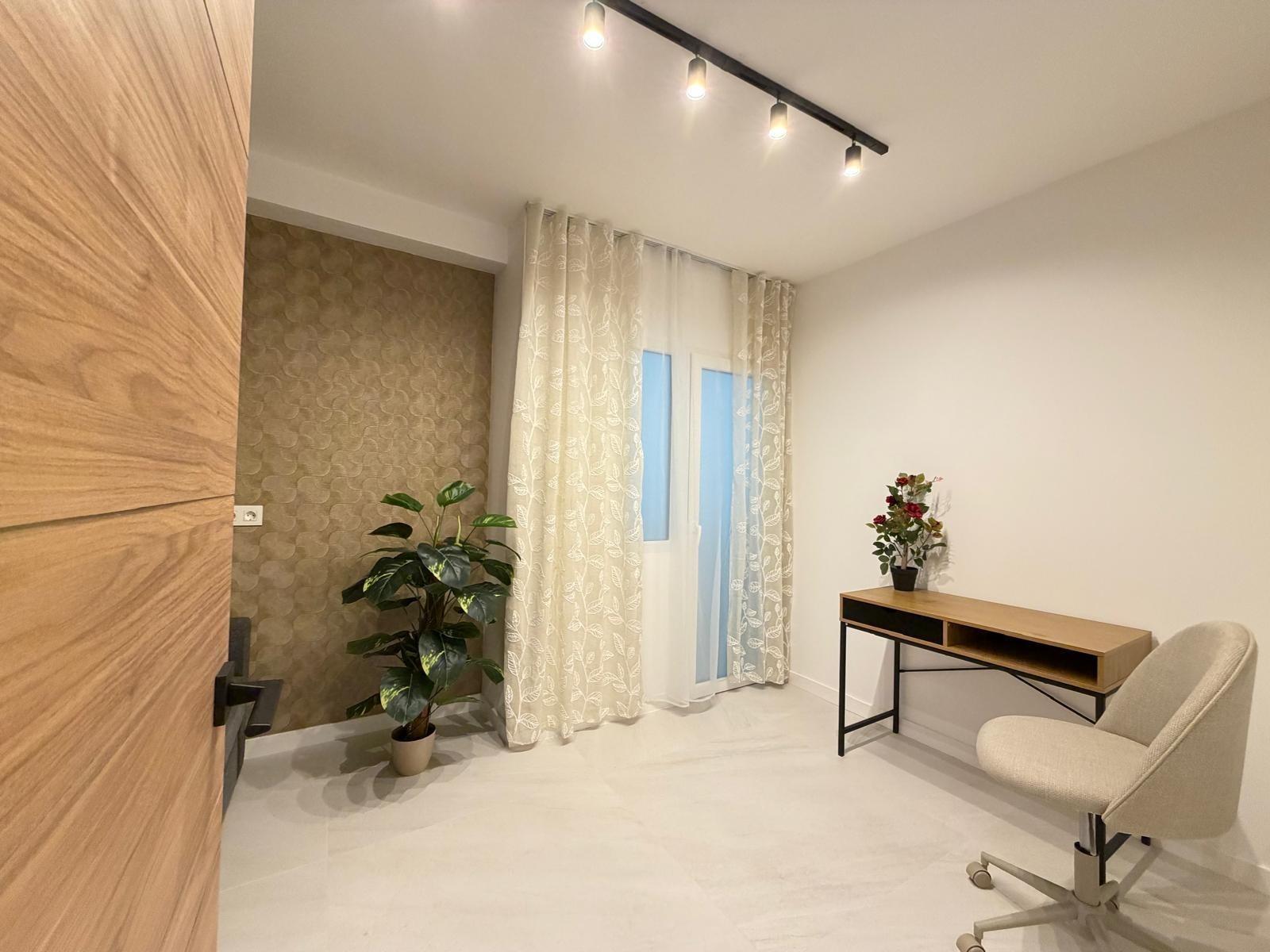 For sale - 4 Bedroom 2 Bathroom Apartment in Torrevieja - Playa Del Cura  - Alicante