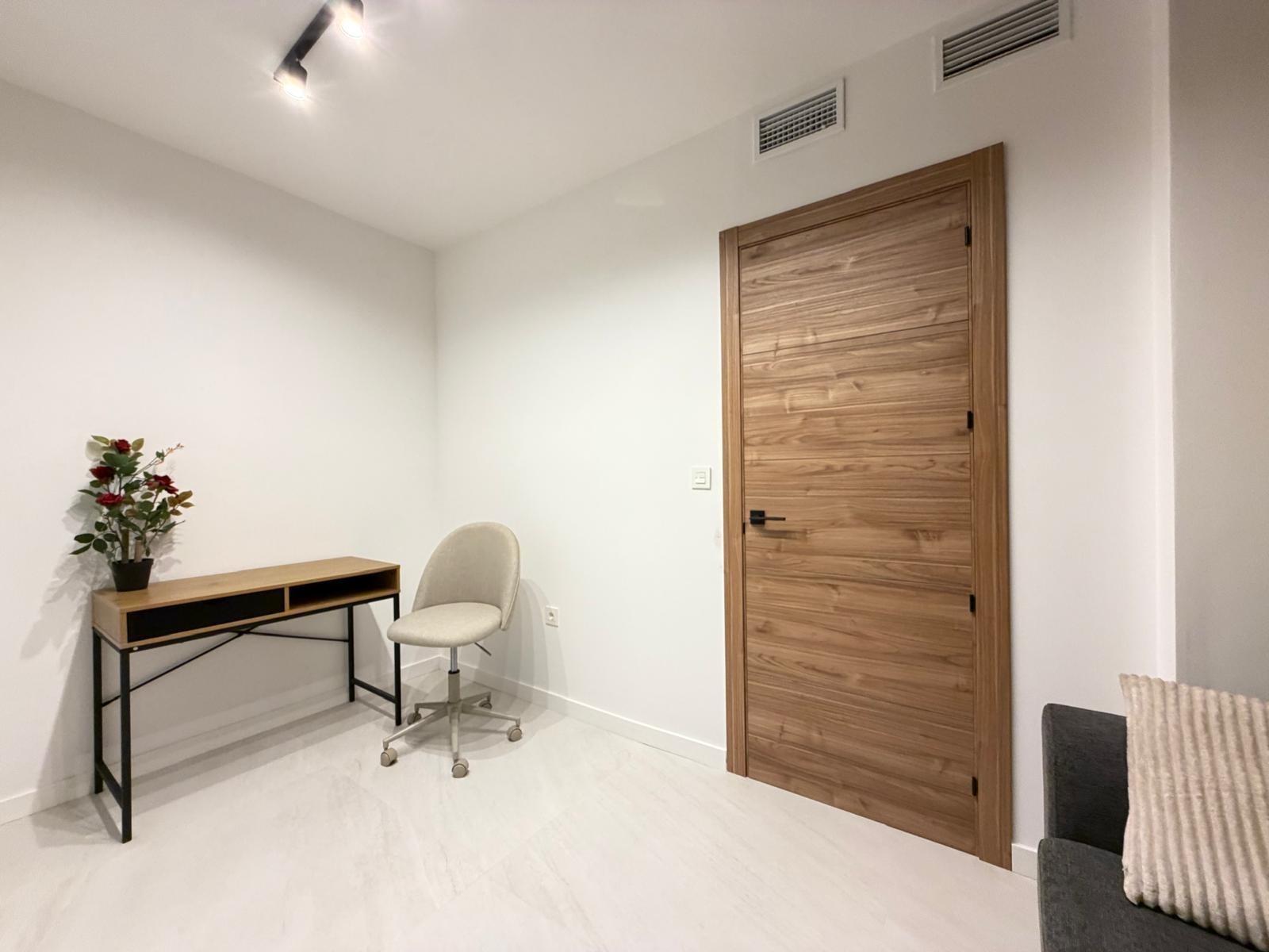 For sale - 4 Bedroom 2 Bathroom Apartment in Torrevieja - Playa Del Cura  - Alicante