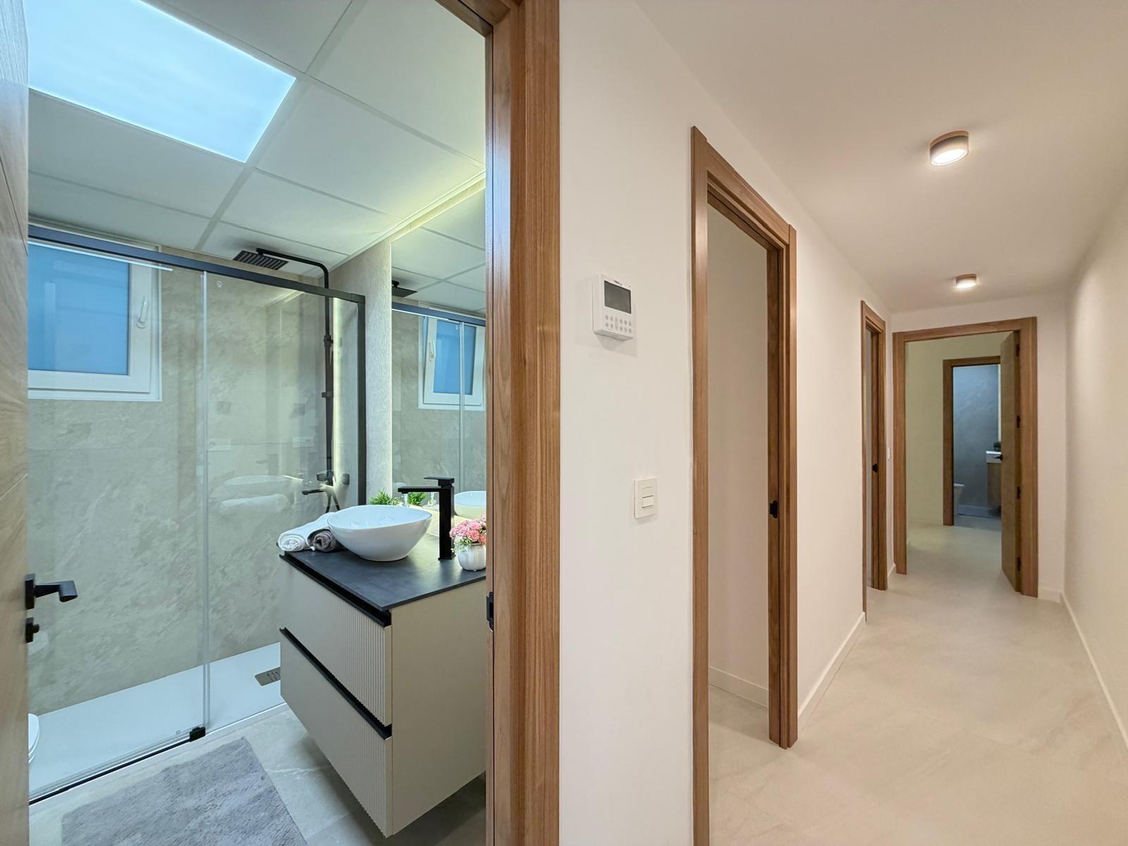 For sale - 4 Bedroom 2 Bathroom Apartment in Torrevieja - Playa Del Cura  - Alicante