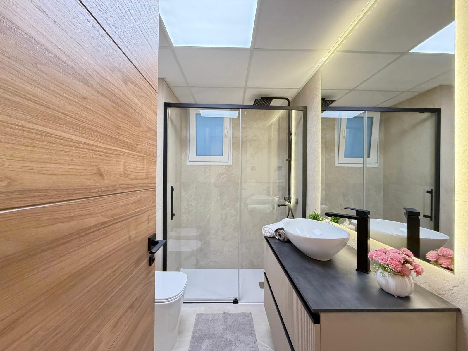 For sale - 4 Bedroom 2 Bathroom Apartment in Torrevieja - Playa Del Cura  - Alicante