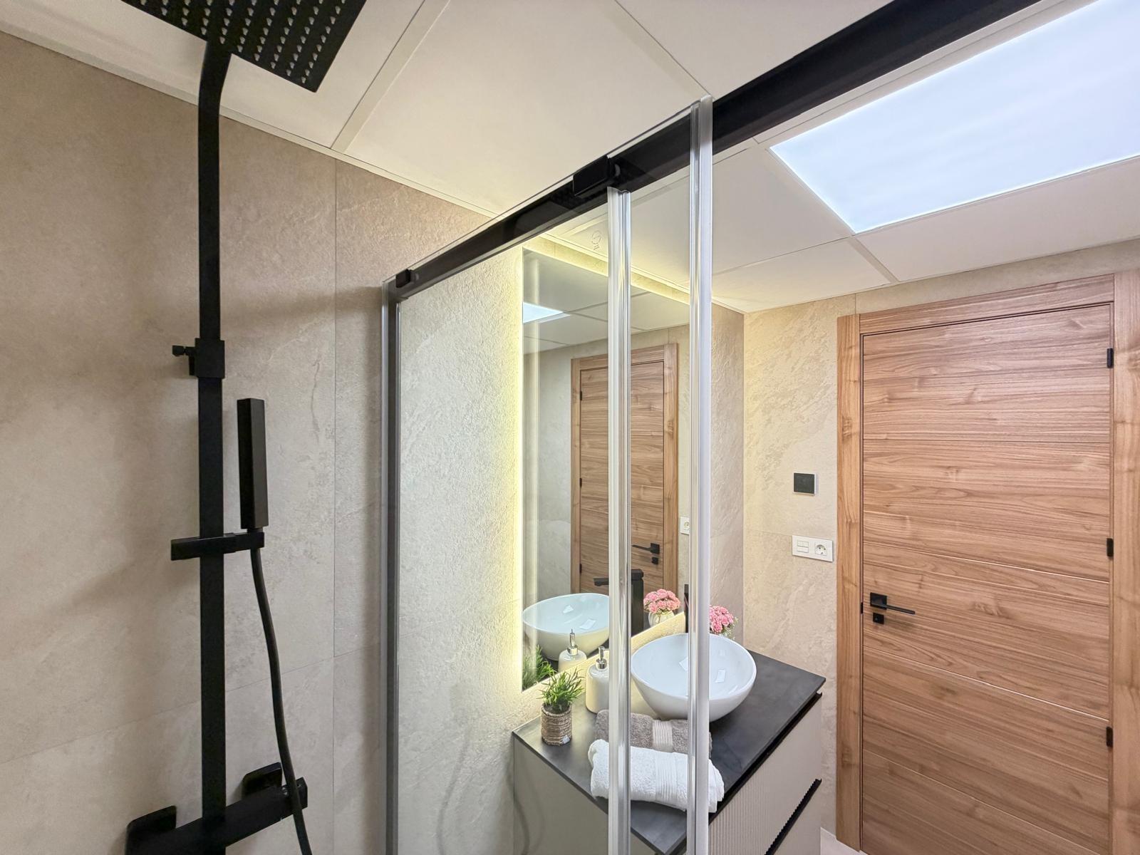 For sale - 4 Bedroom 2 Bathroom Apartment in Torrevieja - Playa Del Cura  - Alicante