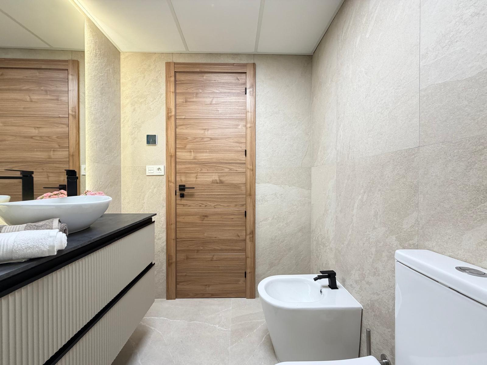 For sale - 4 Bedroom 2 Bathroom Apartment in Torrevieja - Playa Del Cura  - Alicante