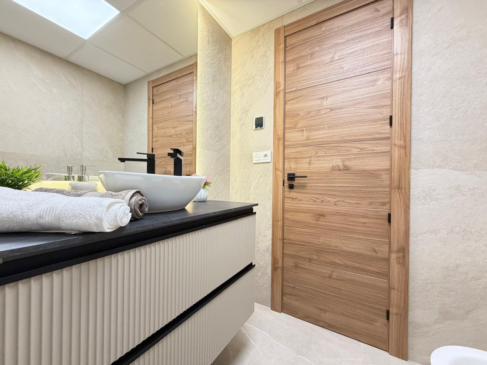 For sale - 4 Bedroom 2 Bathroom Apartment in Torrevieja - Playa Del Cura  - Alicante