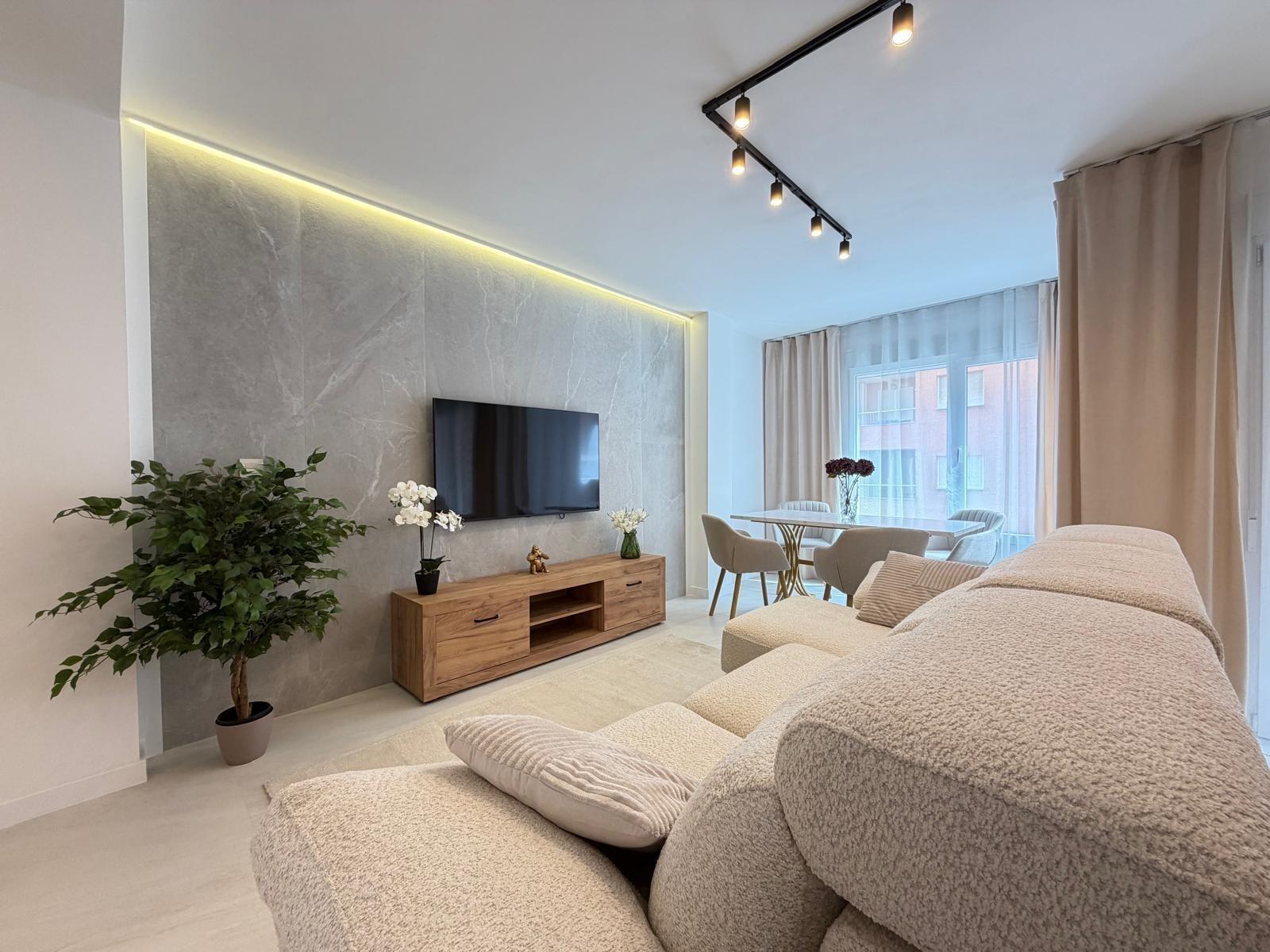 For sale - 4 Bedroom 2 Bathroom Apartment in Torrevieja - Playa Del Cura  - Alicante