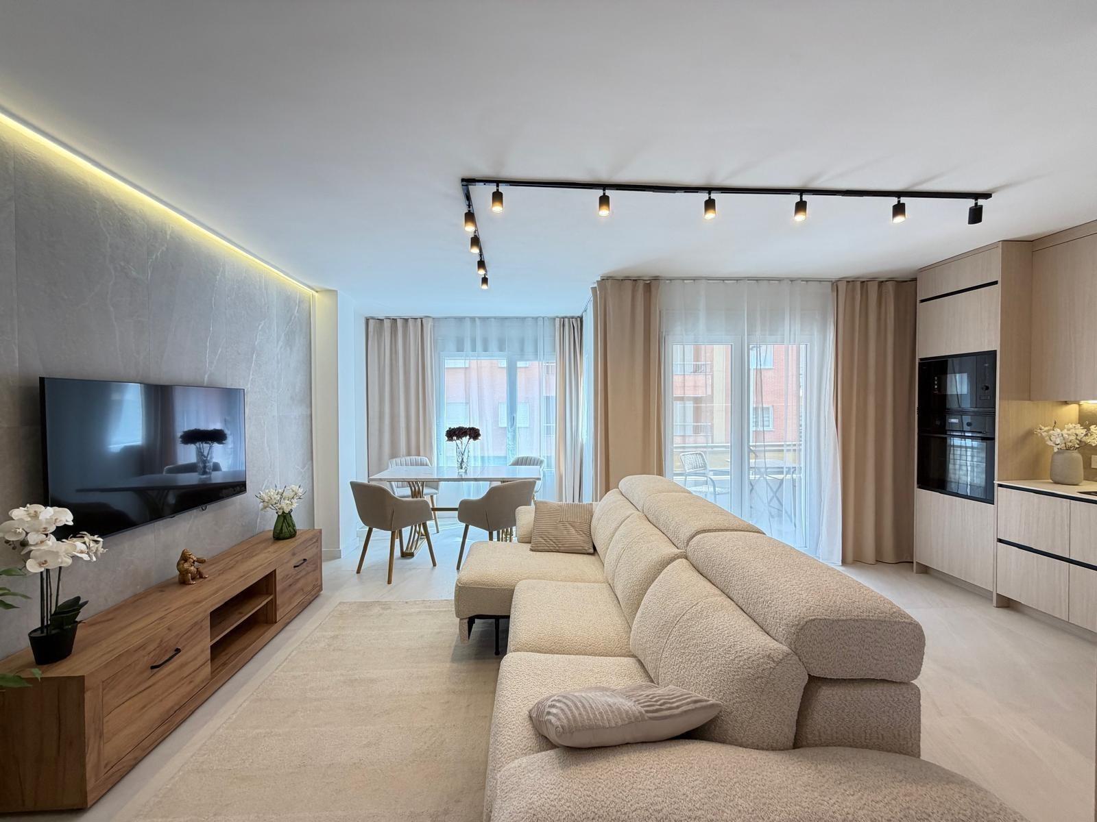 For sale - 4 Bedroom 2 Bathroom Apartment in Torrevieja - Playa Del Cura  - Alicante