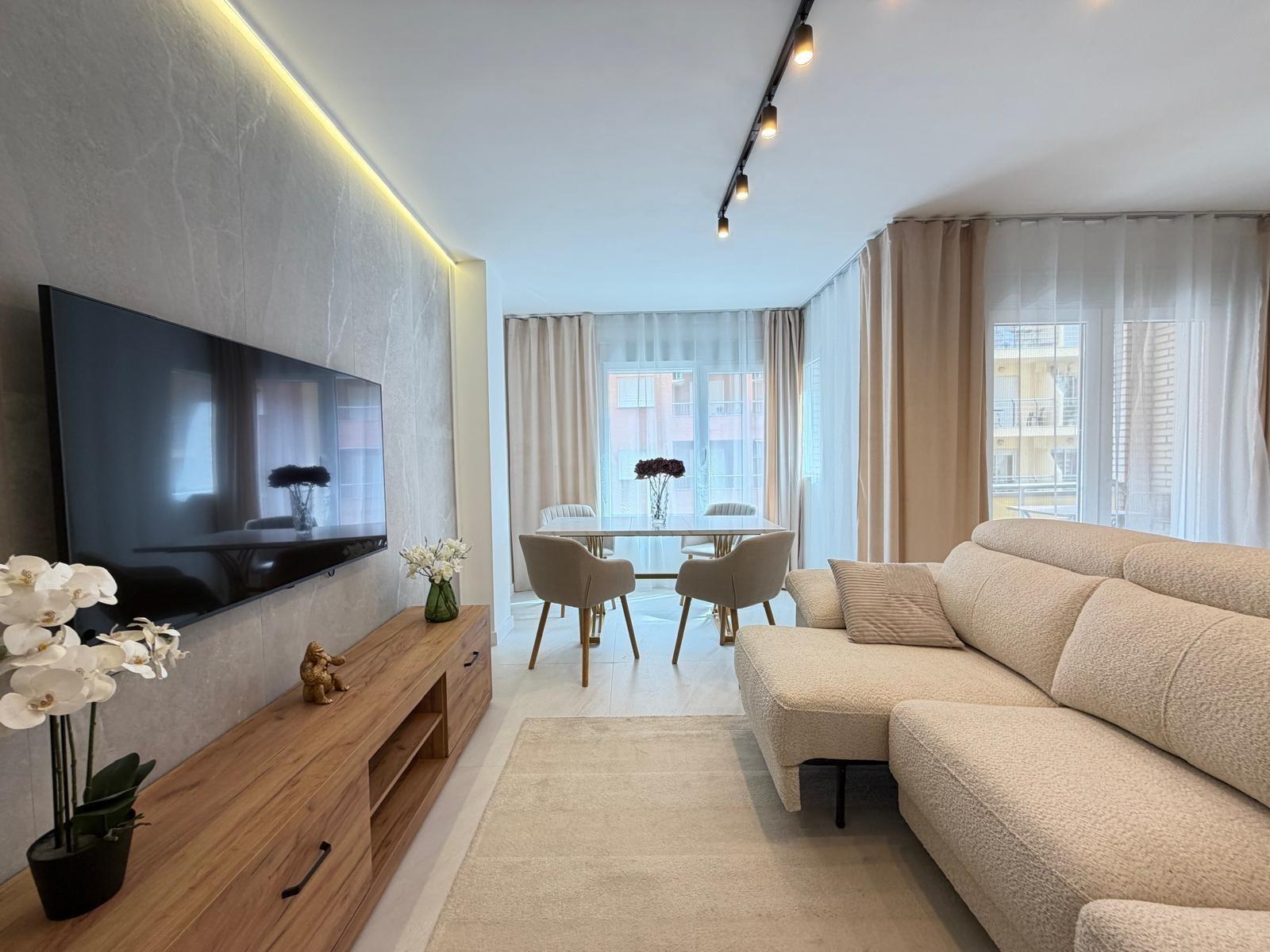 For sale - 4 Bedroom 2 Bathroom Apartment in Torrevieja - Playa Del Cura  - Alicante