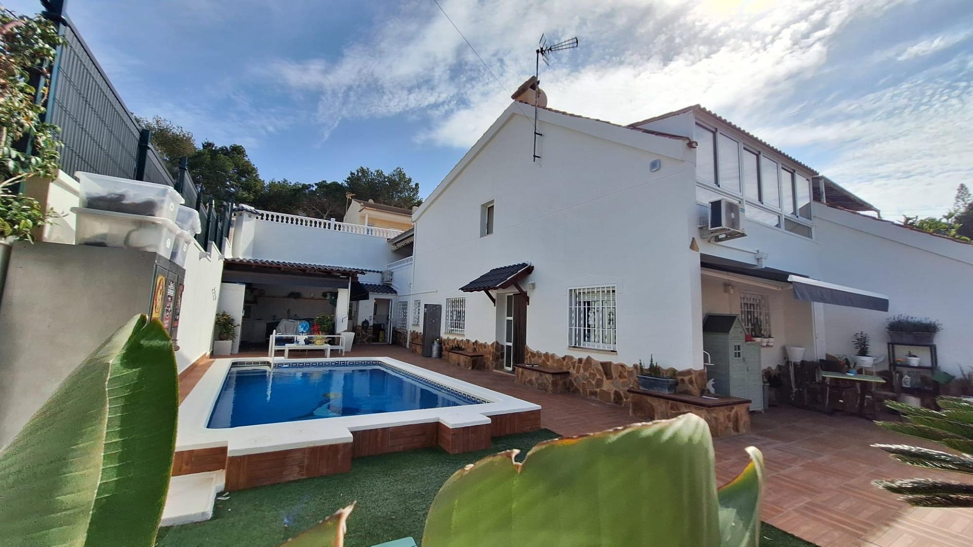 For sale - 4 Bedroom 3 Bathroom Villa in Torrevieja - Los Balcones - Los Altos Del Edén  - Alicante