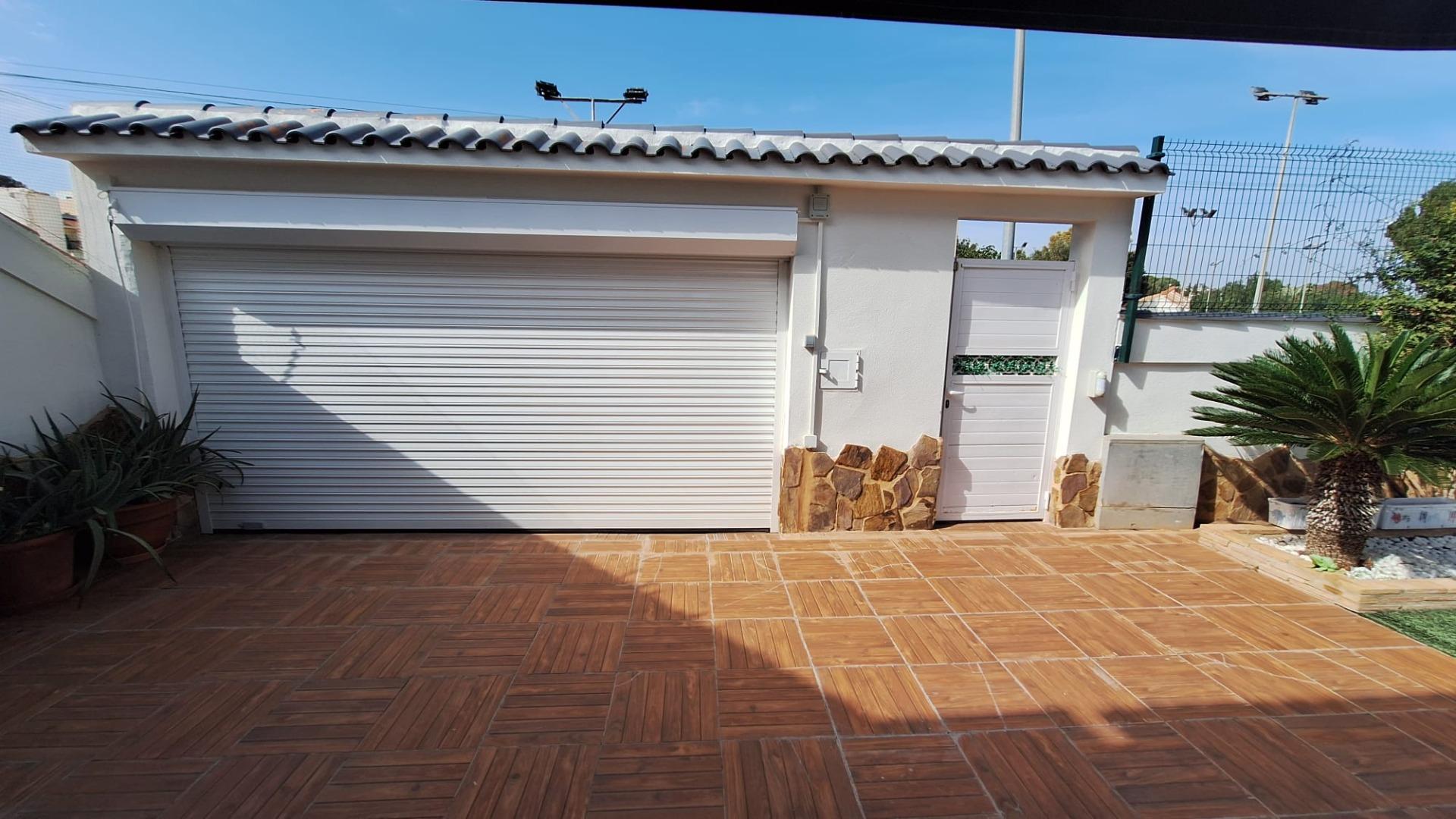 For sale - 4 Bedroom 3 Bathroom Villa in Torrevieja - Los Balcones - Los Altos Del Edén  - Alicante