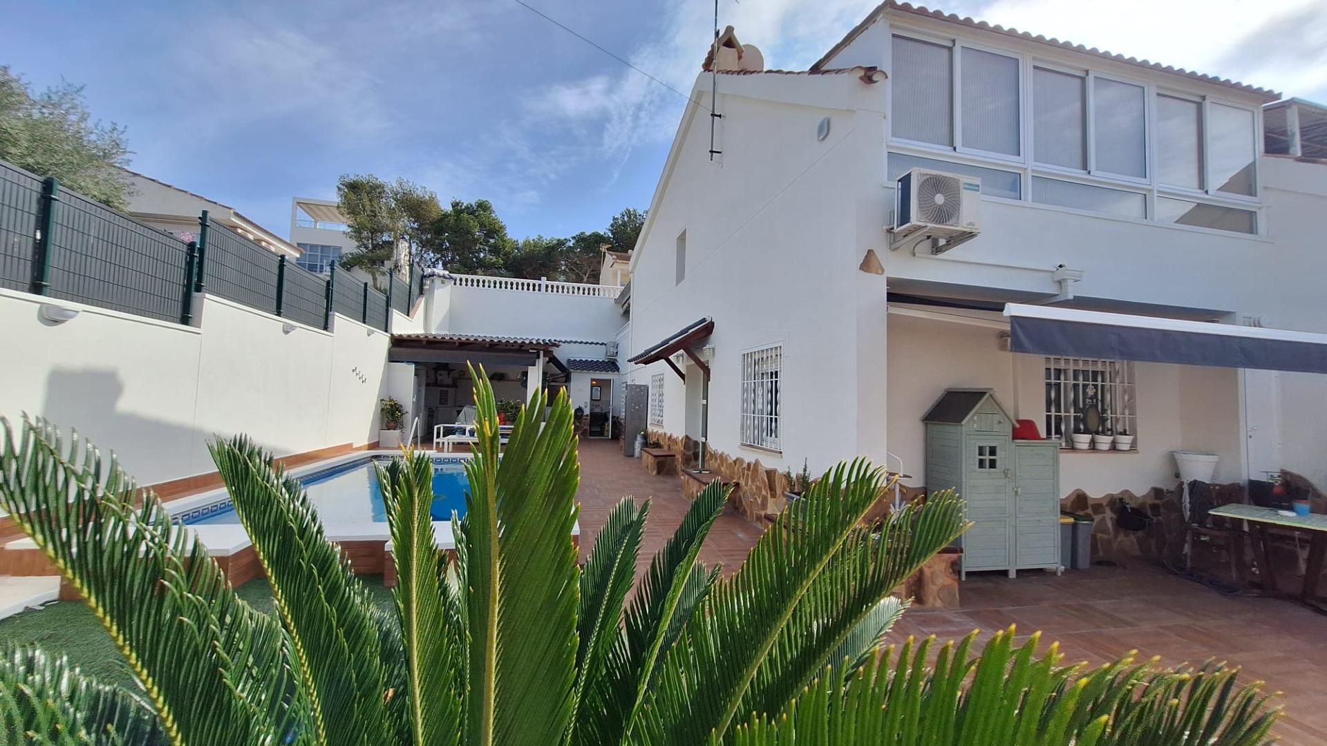 For sale - 4 Bedroom 3 Bathroom Villa in Torrevieja - Los Balcones - Los Altos Del Edén  - Alicante