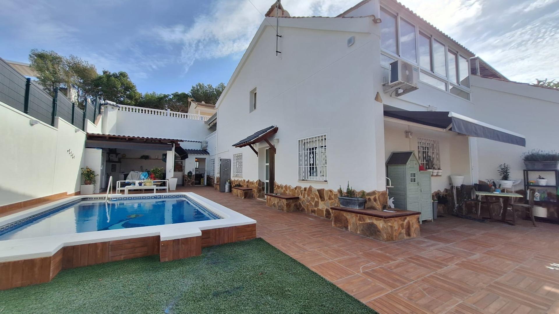 For sale - 4 Bedroom 3 Bathroom Villa in Torrevieja - Los Balcones - Los Altos Del Edén  - Alicante