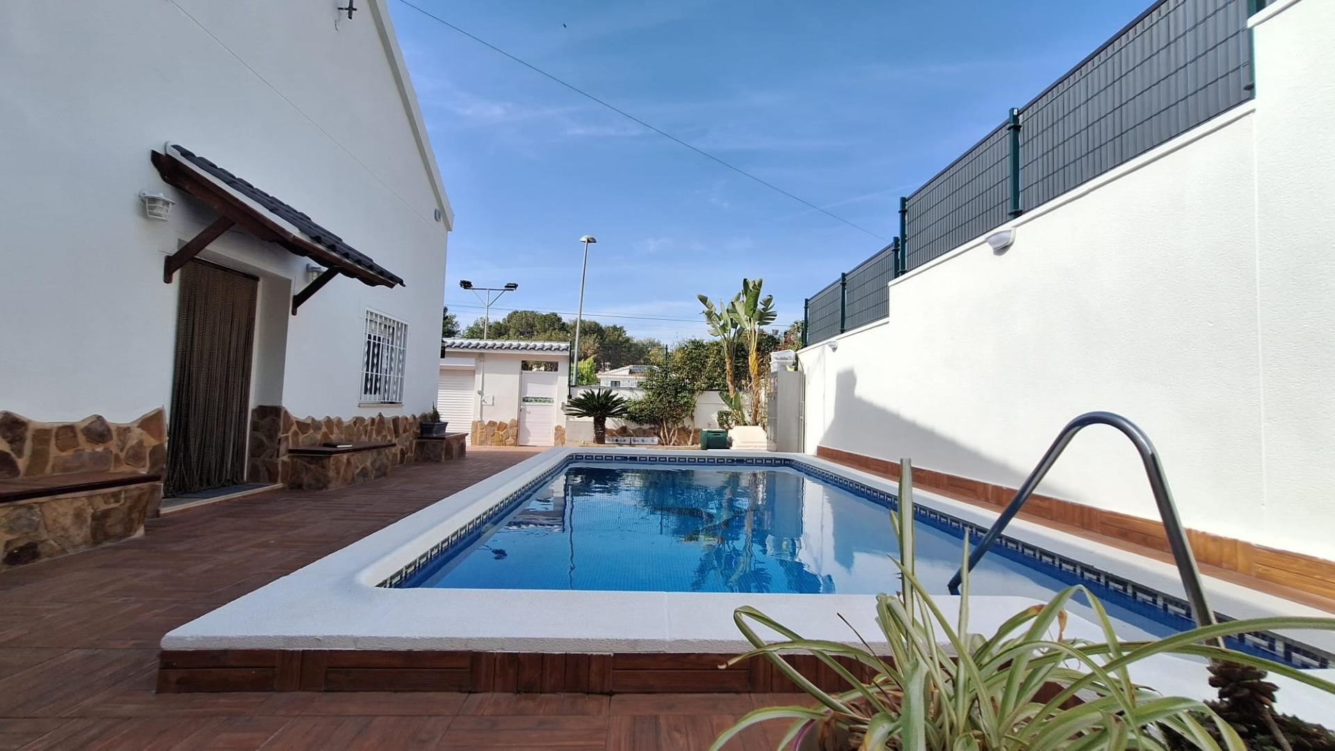 For sale - 4 Bedroom 3 Bathroom Villa in Torrevieja - Los Balcones - Los Altos Del Edén  - Alicante