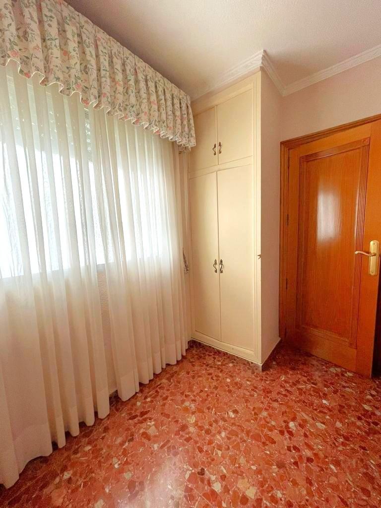 For sale - 4 Bedroom 2 Bathroom Apartment in Torrevieja - Estacion De Autobuses  - Alicante