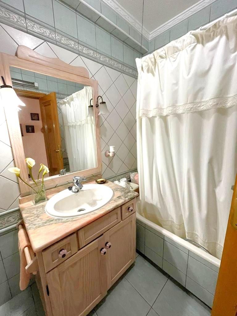 For sale - 4 Bedroom 2 Bathroom Apartment in Torrevieja - Estacion De Autobuses  - Alicante