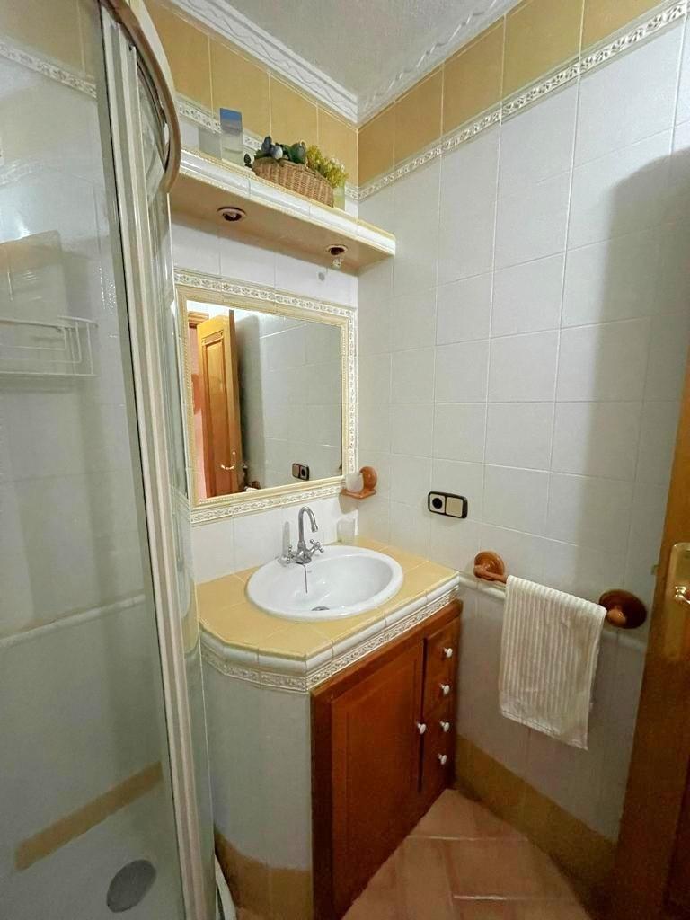 For sale - 4 Bedroom 2 Bathroom Apartment in Torrevieja - Estacion De Autobuses  - Alicante