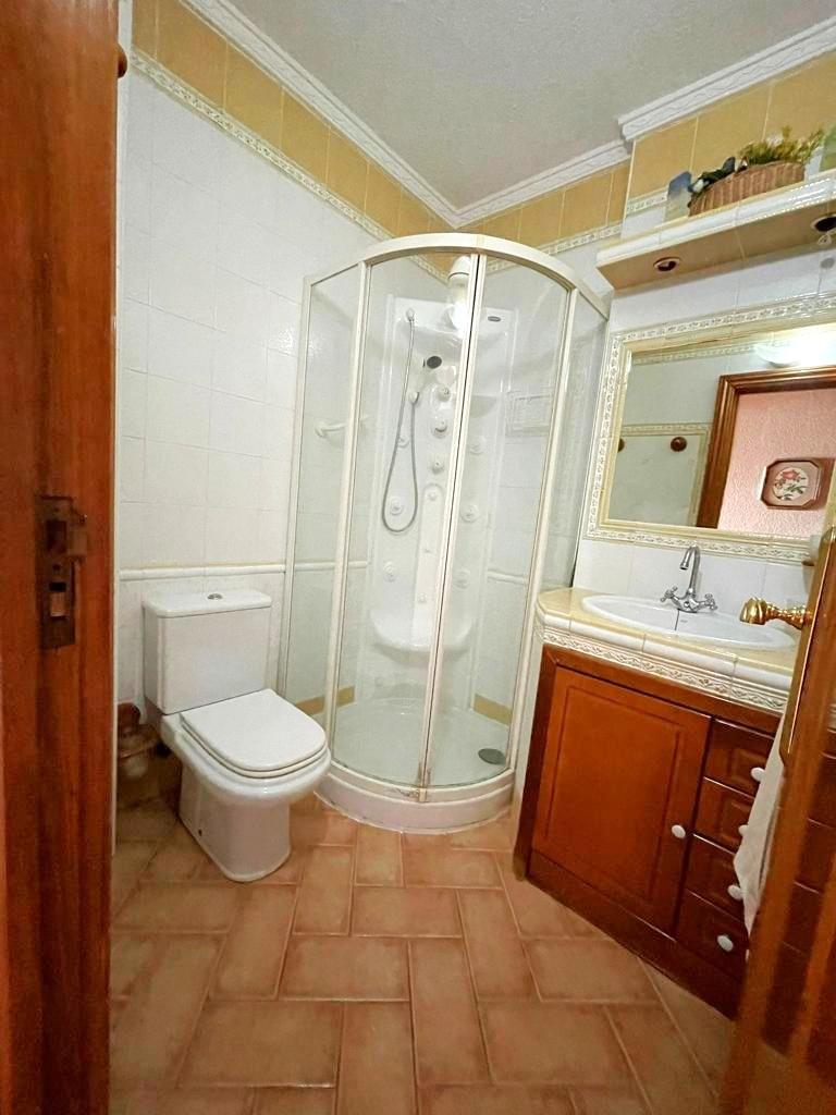 For sale - 4 Bedroom 2 Bathroom Apartment in Torrevieja - Estacion De Autobuses  - Alicante